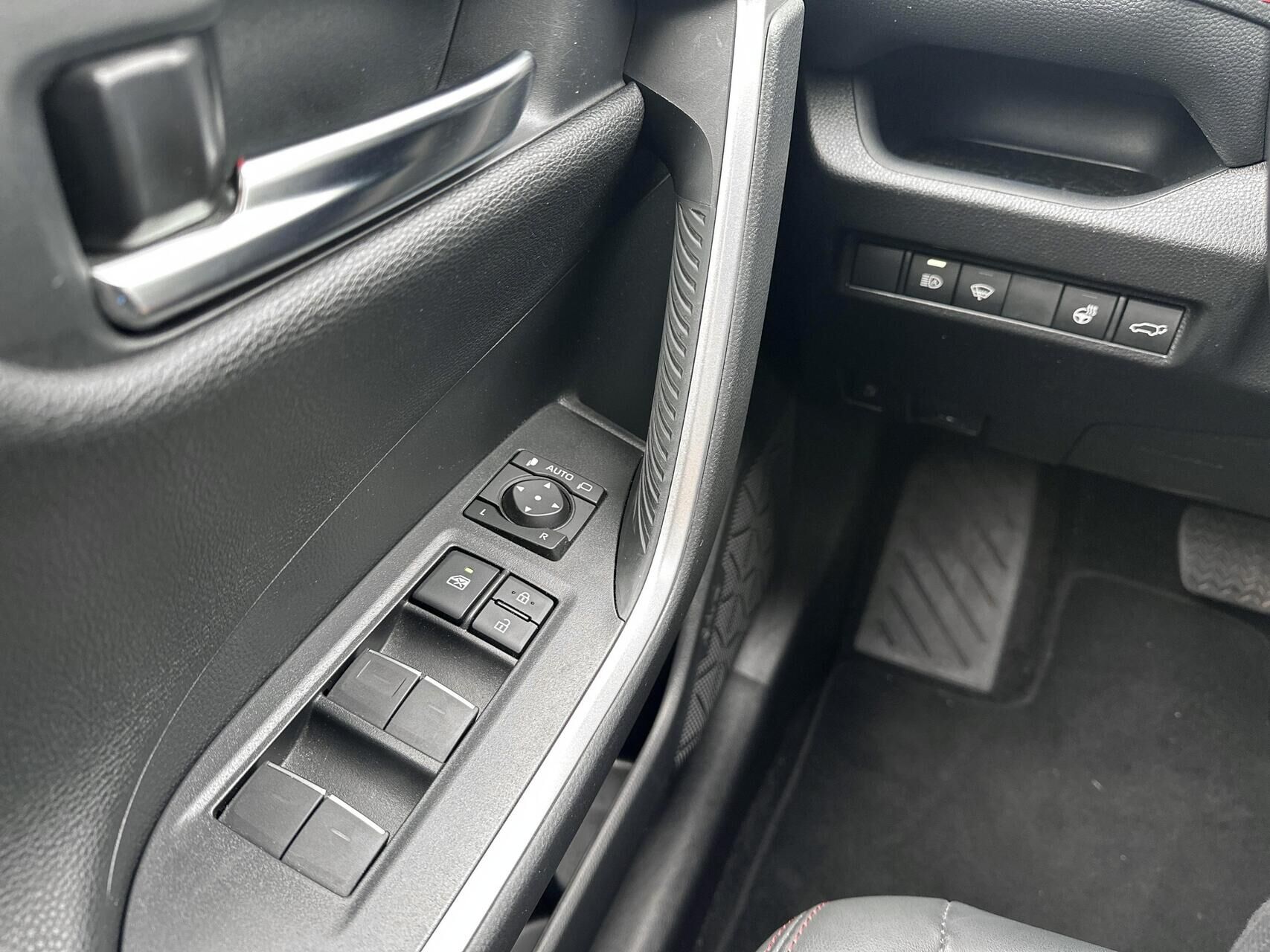 Billede af Toyota RAV4 Plug-in 2,5 Plugin-hybrid Active Comfort AWD 306HK 5d 6g Aut.