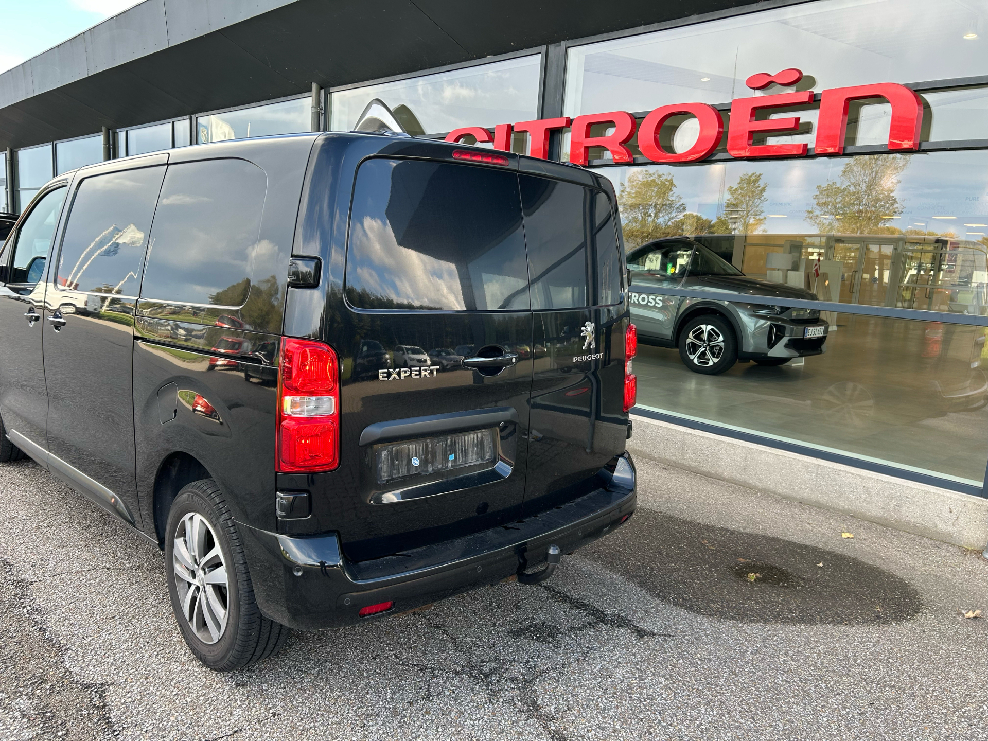 Billede af Peugeot Expert L2 2,0 BlueHDi Ultimate EAT8 177HK Van 8g Aut.