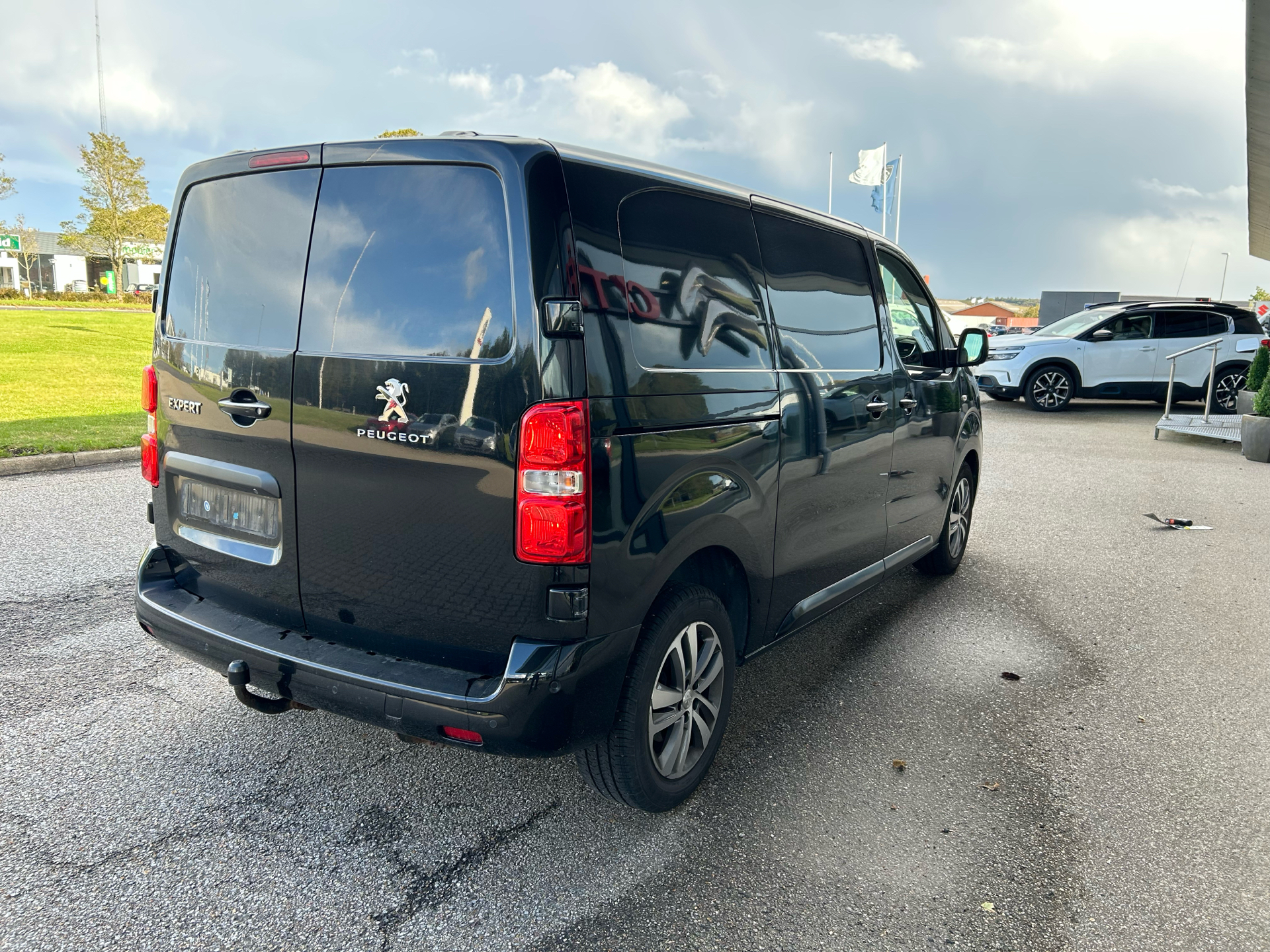 Billede af Peugeot Expert L2 2,0 BlueHDi Ultimate EAT8 177HK Van 8g Aut.