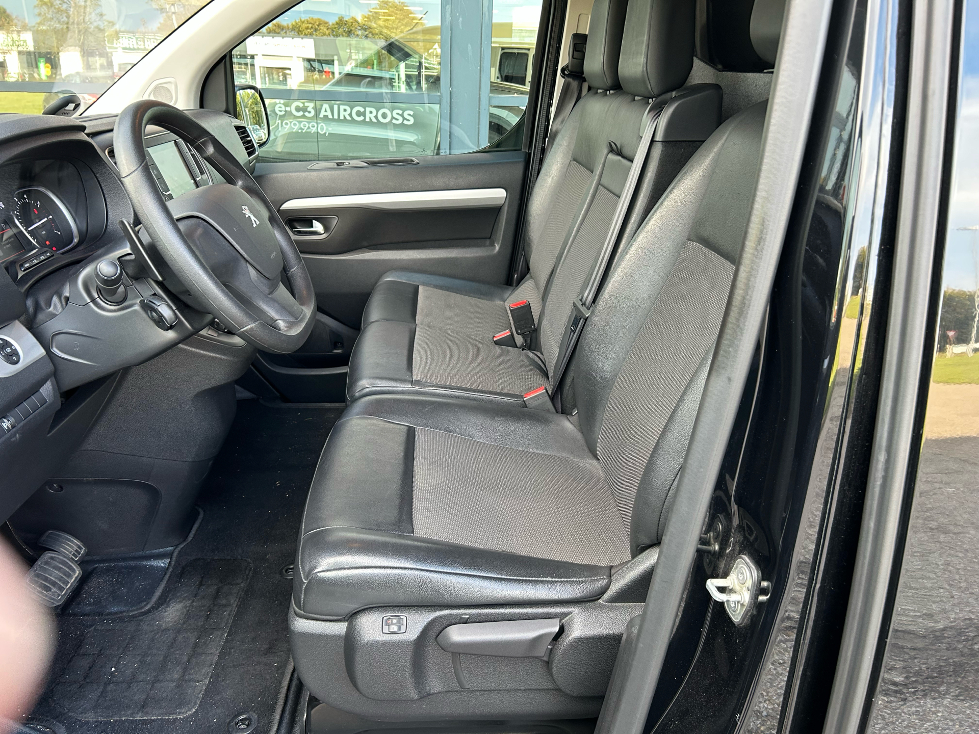 Billede af Peugeot Expert L2 2,0 BlueHDi Ultimate EAT8 177HK Van 8g Aut.