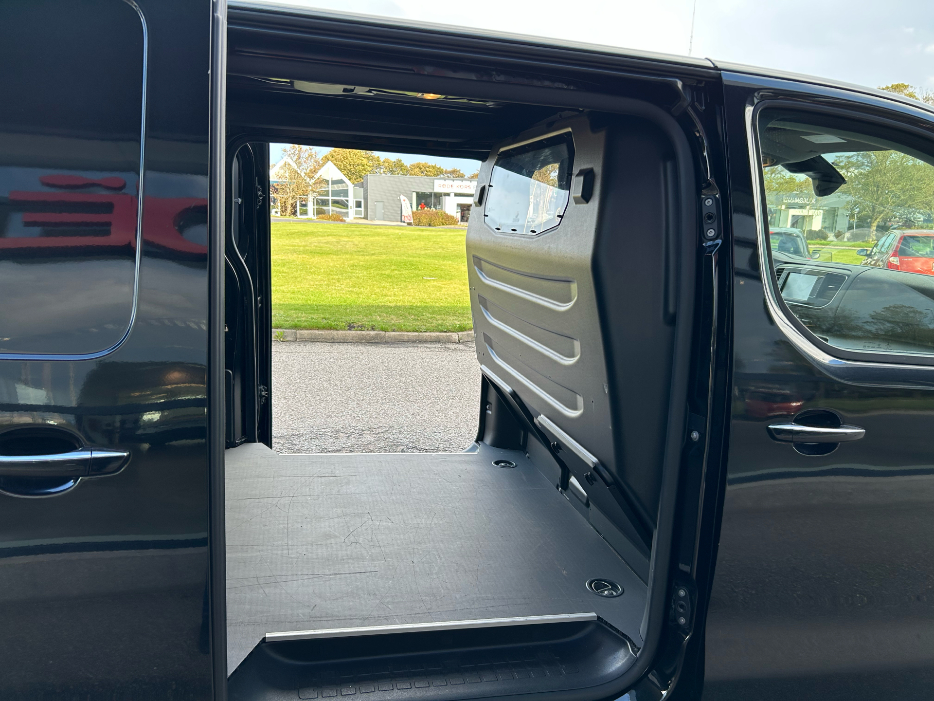 Billede af Peugeot Expert L2 2,0 BlueHDi Ultimate EAT8 177HK Van 8g Aut.