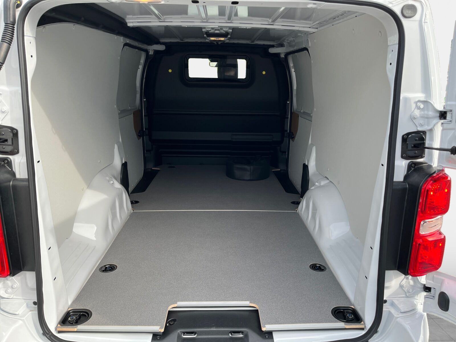 Billede af Toyota Proace Electric Long EL Comfort Master+ m/ 2 Skydedøre 136HK Van Aut.