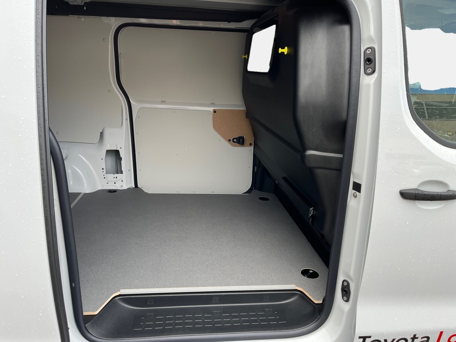 Billede af Toyota Proace Electric Long EL Comfort Master m/ 2 Skydedøre 136HK Van Aut.
