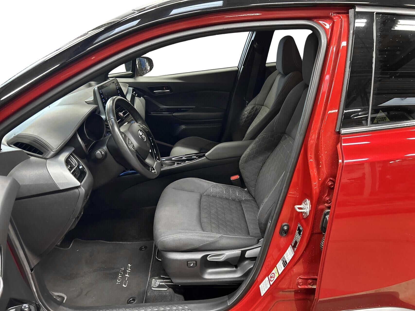 Billede af Toyota C-HR 2,0 Hybrid C-LUB Premium Multidrive S 184HK 5d Aut.