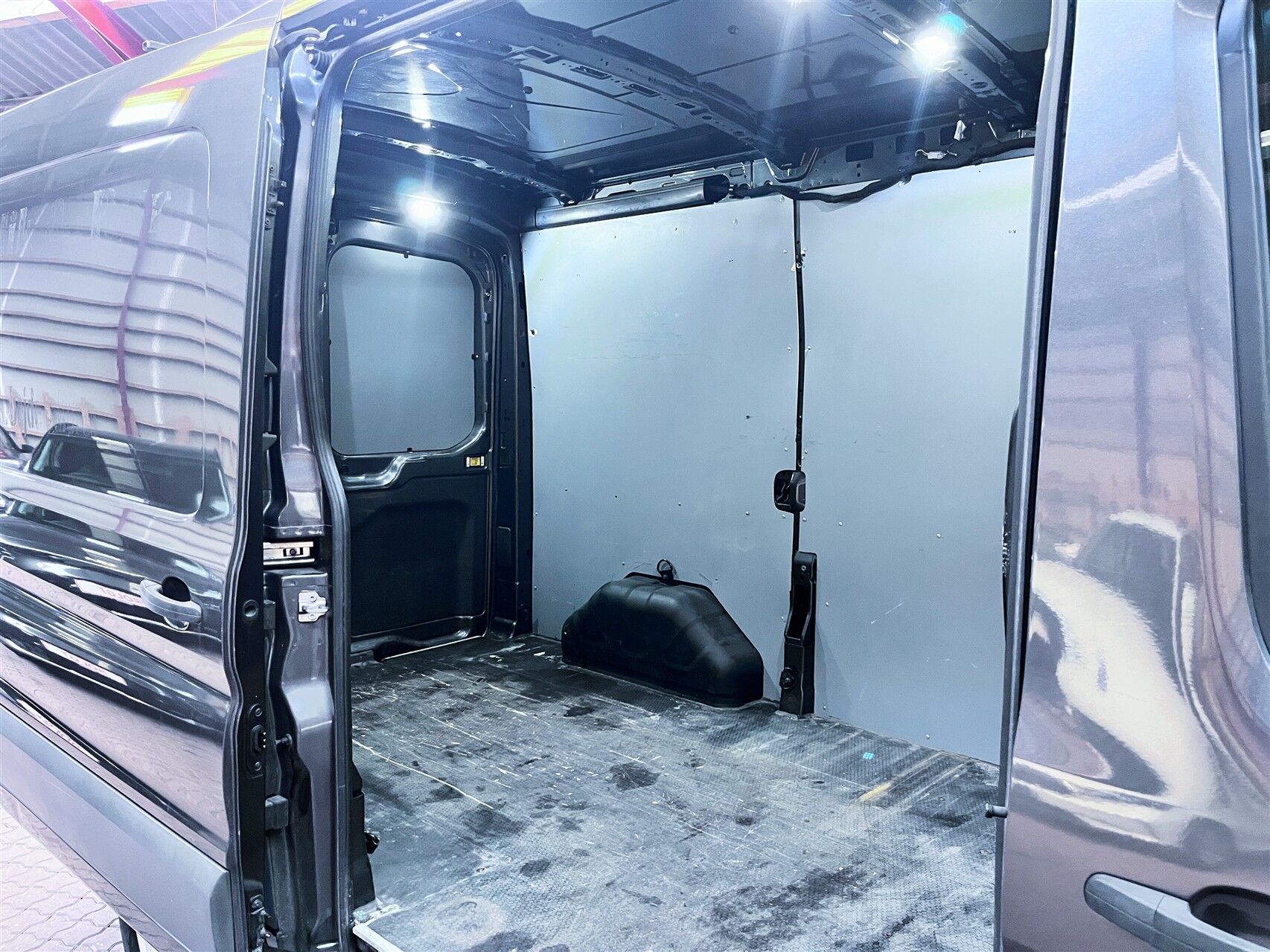Billede af Ford Transit 350 L2H2 2,0 TDCi Trend 170HK Van 6g Aut.