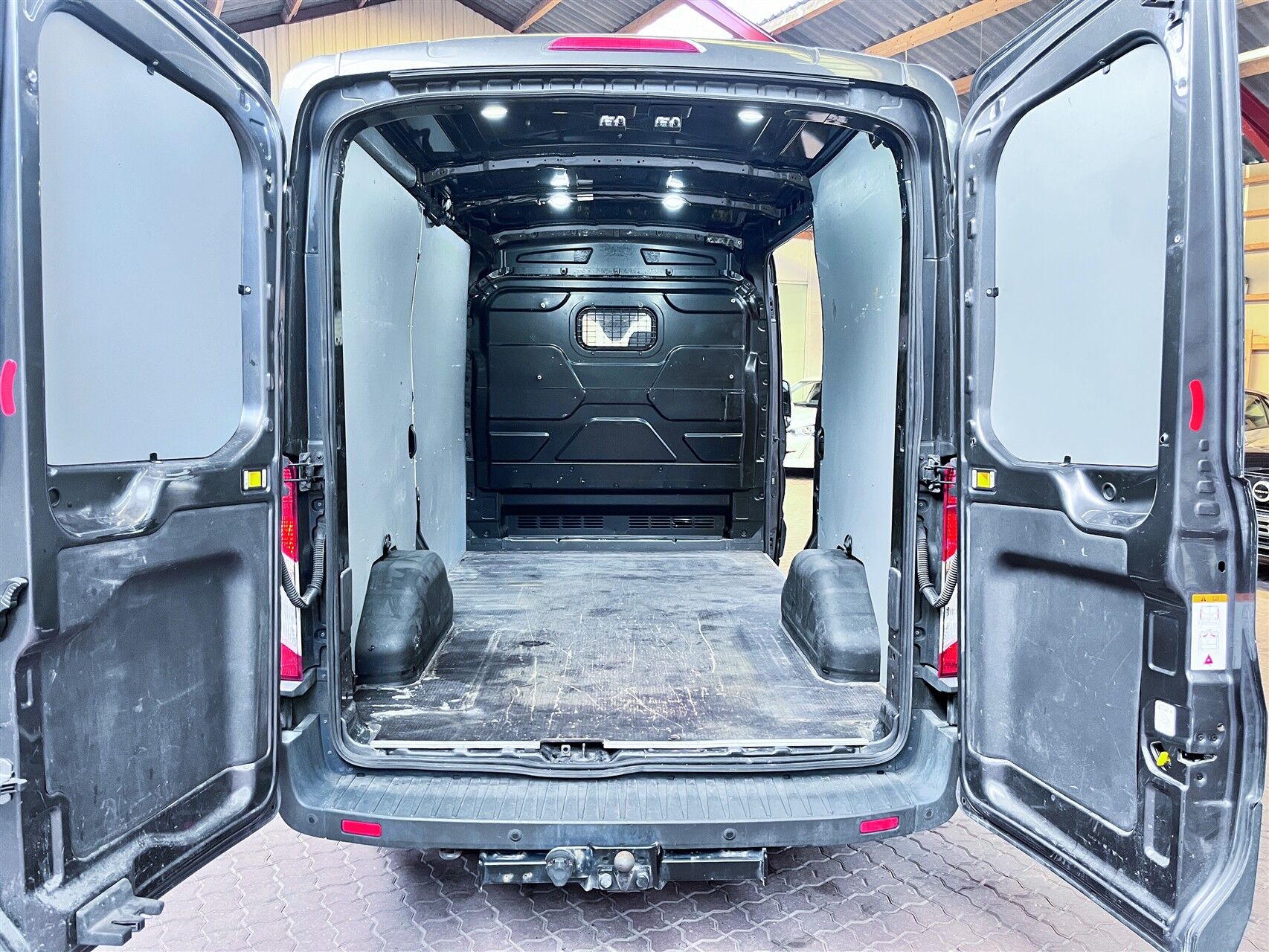 Billede af Ford Transit 350 L2H2 2,0 TDCi Trend 170HK Van 6g Aut.