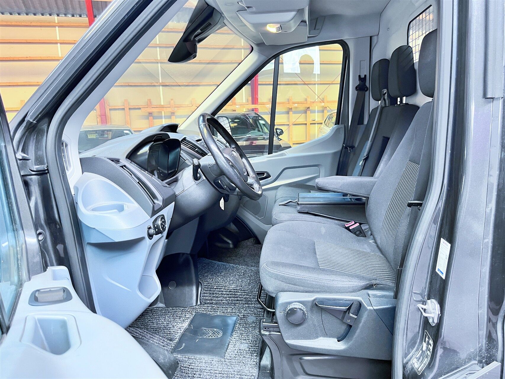 Billede af Ford Transit 350 L2H2 2,0 TDCi Trend 170HK Van 6g Aut.