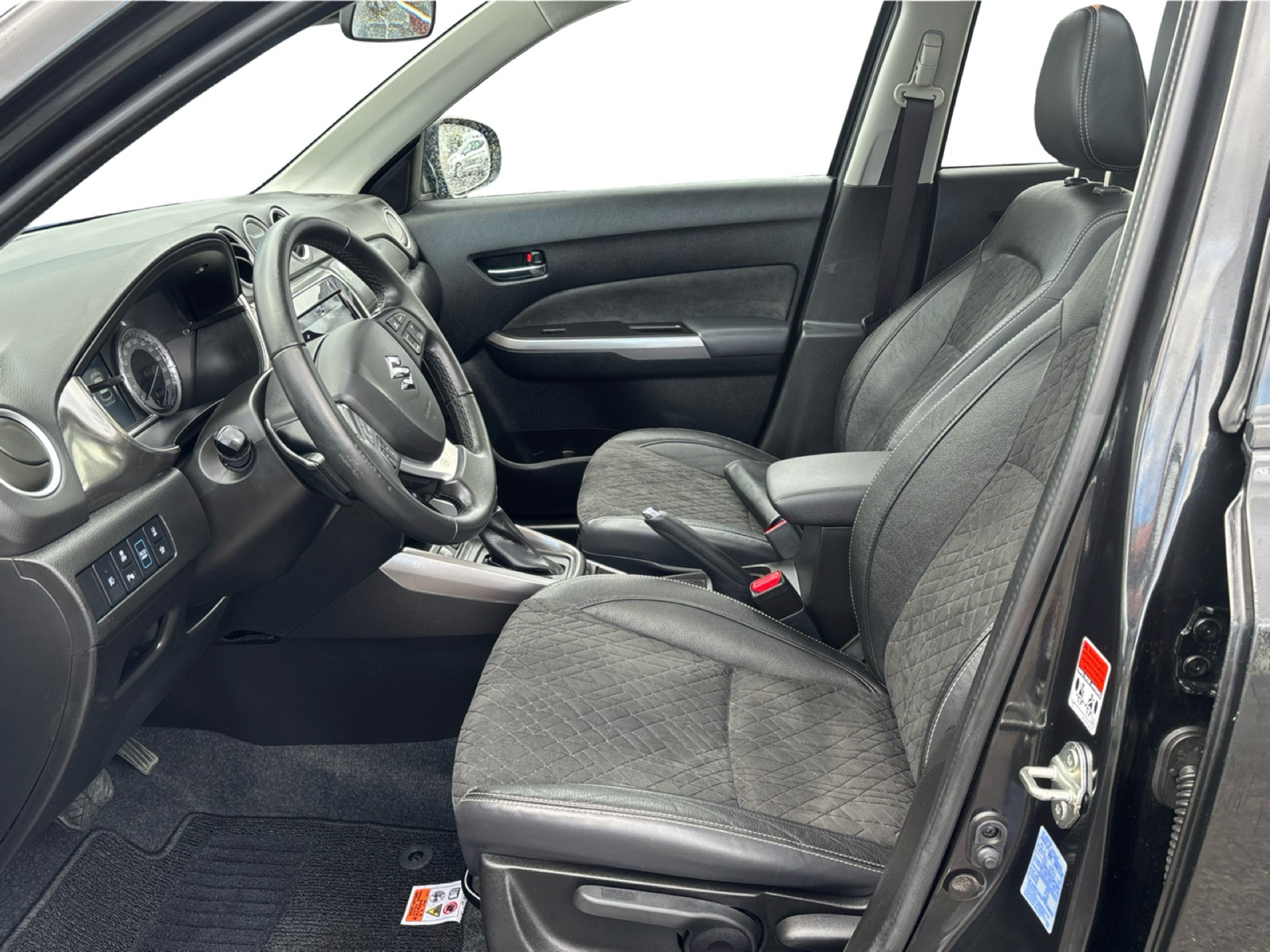 Billede af Suzuki Vitara 1,5 Hybrid Adventure AGS 102HK 5d 6g Aut.