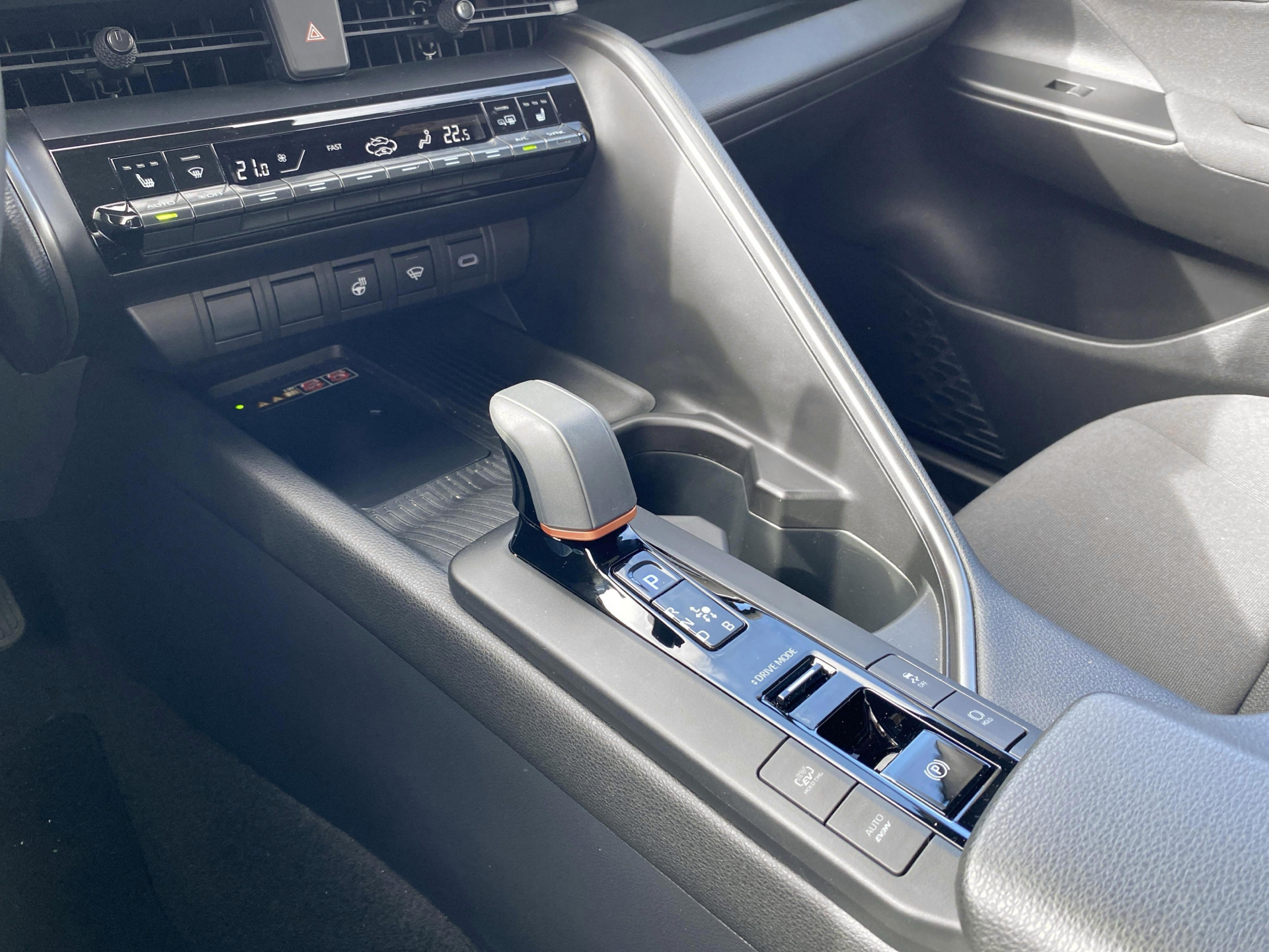 Billede af Toyota C-HR 2,0 Plugin-hybrid Style Smart E-CVT 223HK 5d Trinl. Gear