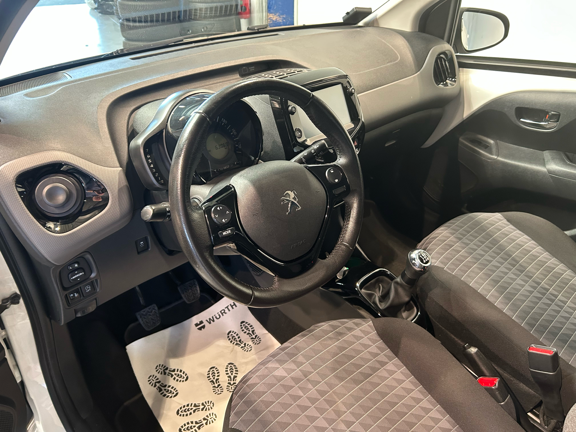 Billede af Peugeot 108 1,0 e-Vti Infinity 72HK 5d
