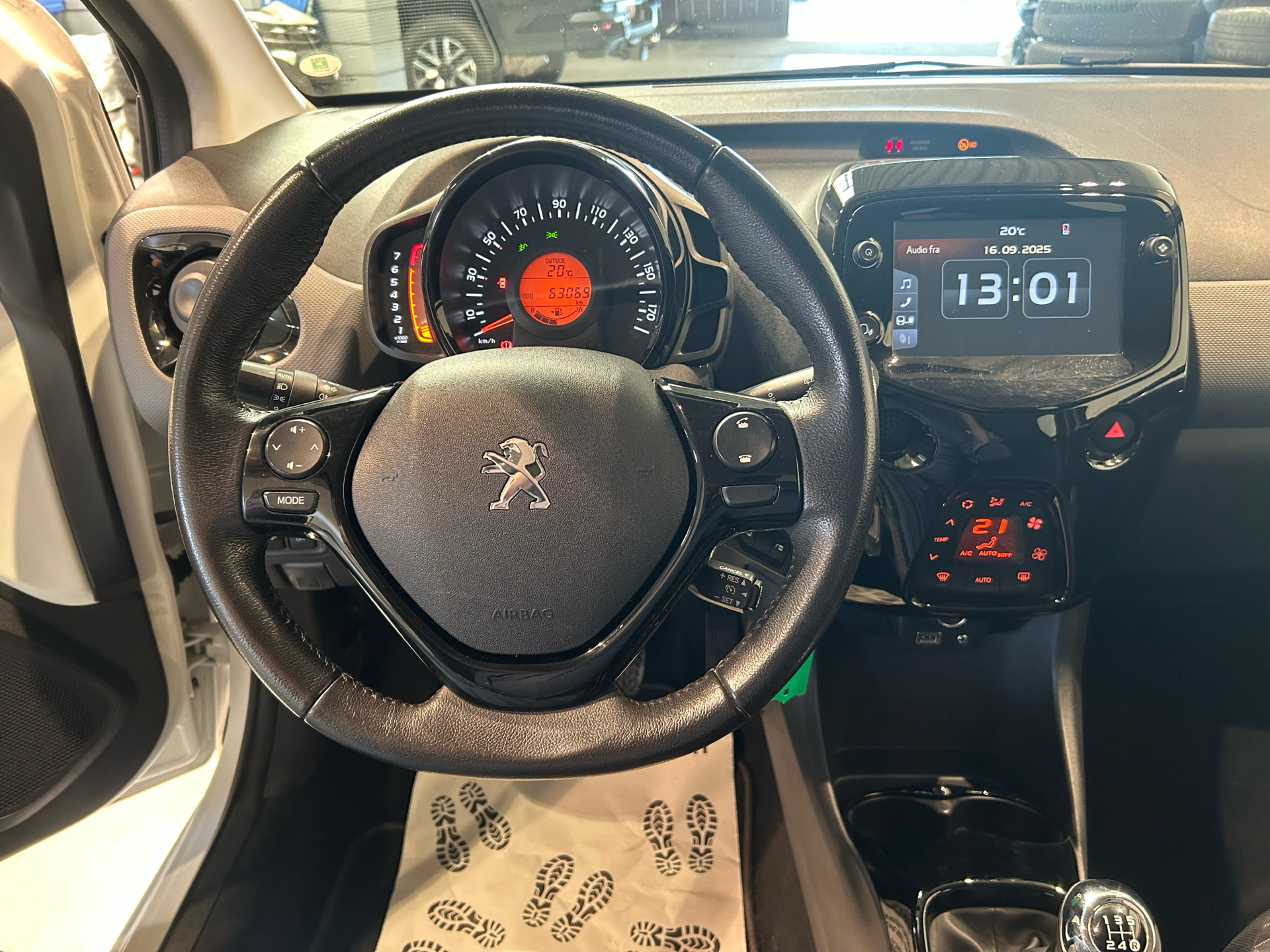 Billede af Peugeot 108 1,0 e-Vti Infinity 72HK 5d