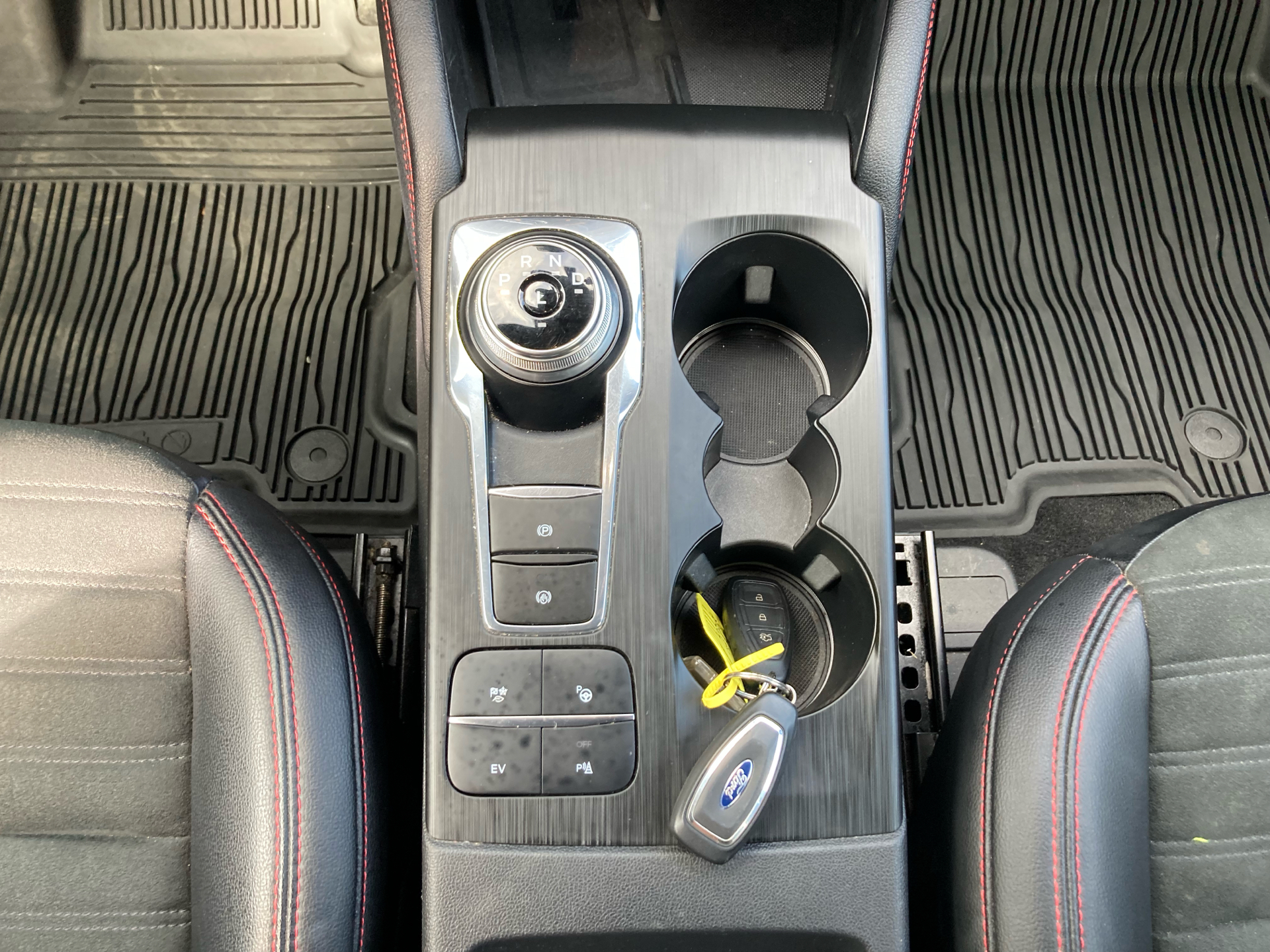 Billede af Ford Kuga 2,5 Plugin-hybrid ST-Line X CVT 225HK 5d Trinl. Gear