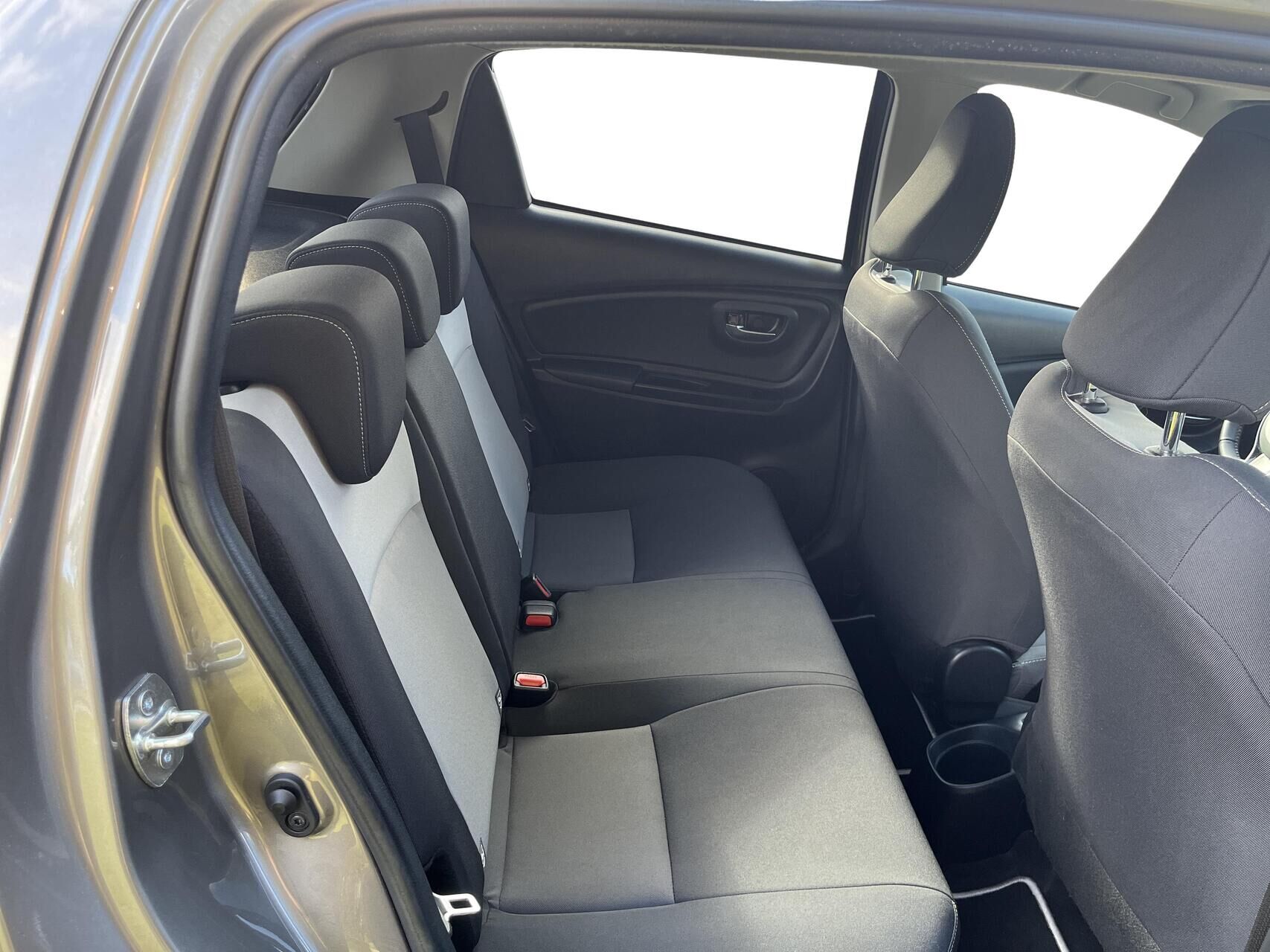 Billede af Toyota Yaris 1,5 Hybrid H2 Limited E-CVT 100HK 5d Trinl. Gear