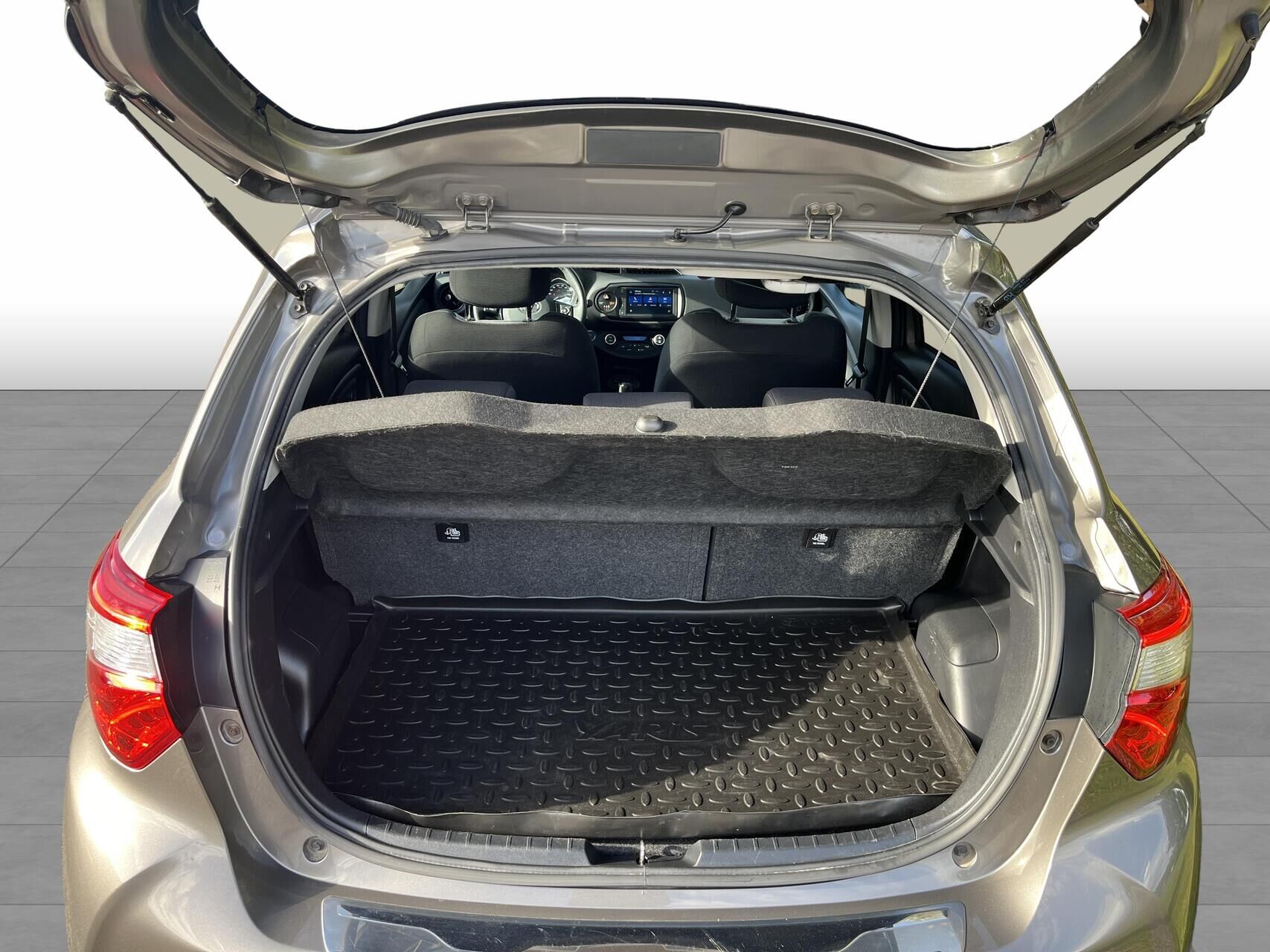 Billede af Toyota Yaris 1,5 Hybrid H2 Limited E-CVT 100HK 5d Trinl. Gear