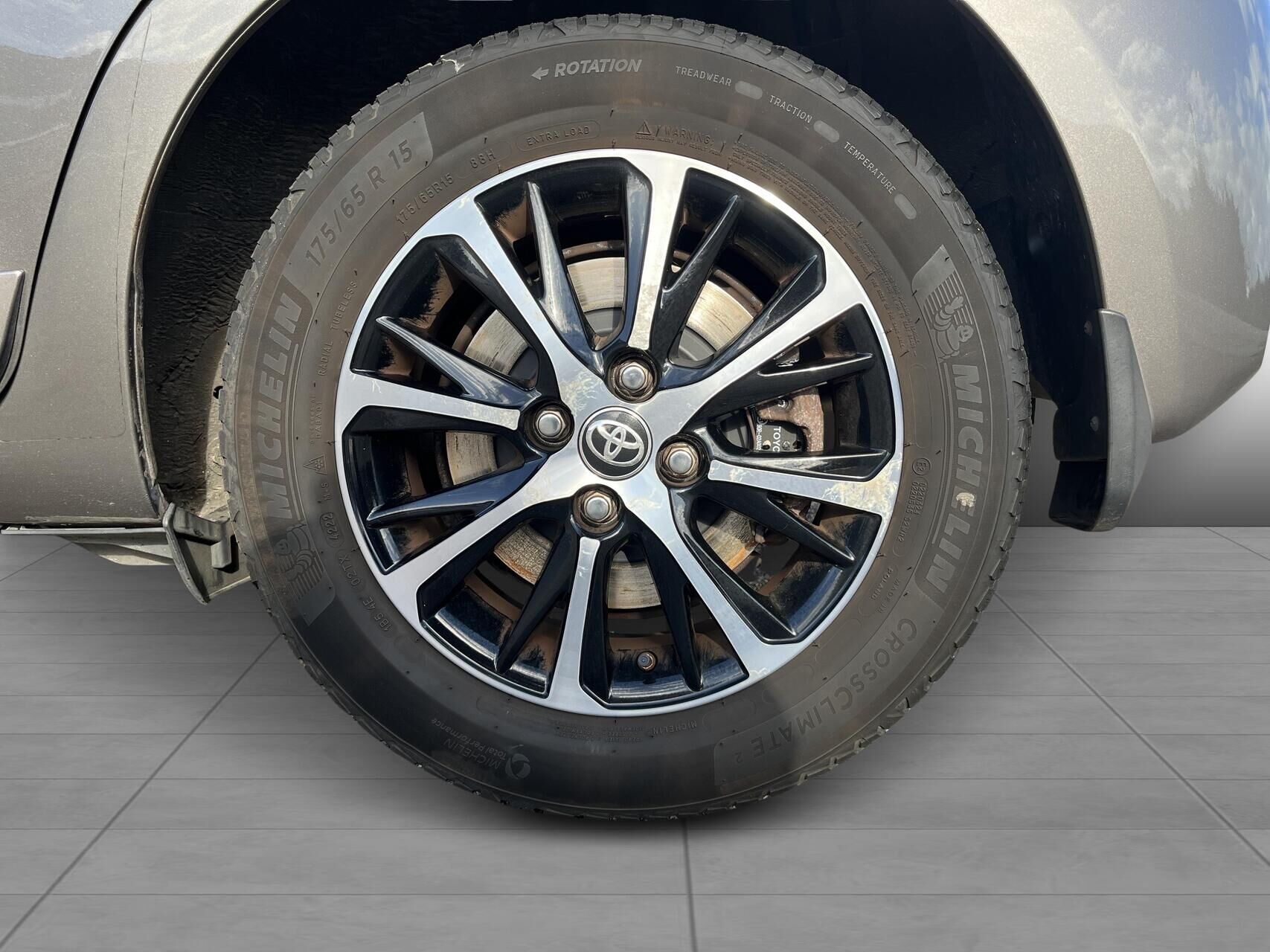 Billede af Toyota Yaris 1,5 Hybrid H2 Limited E-CVT 100HK 5d Trinl. Gear