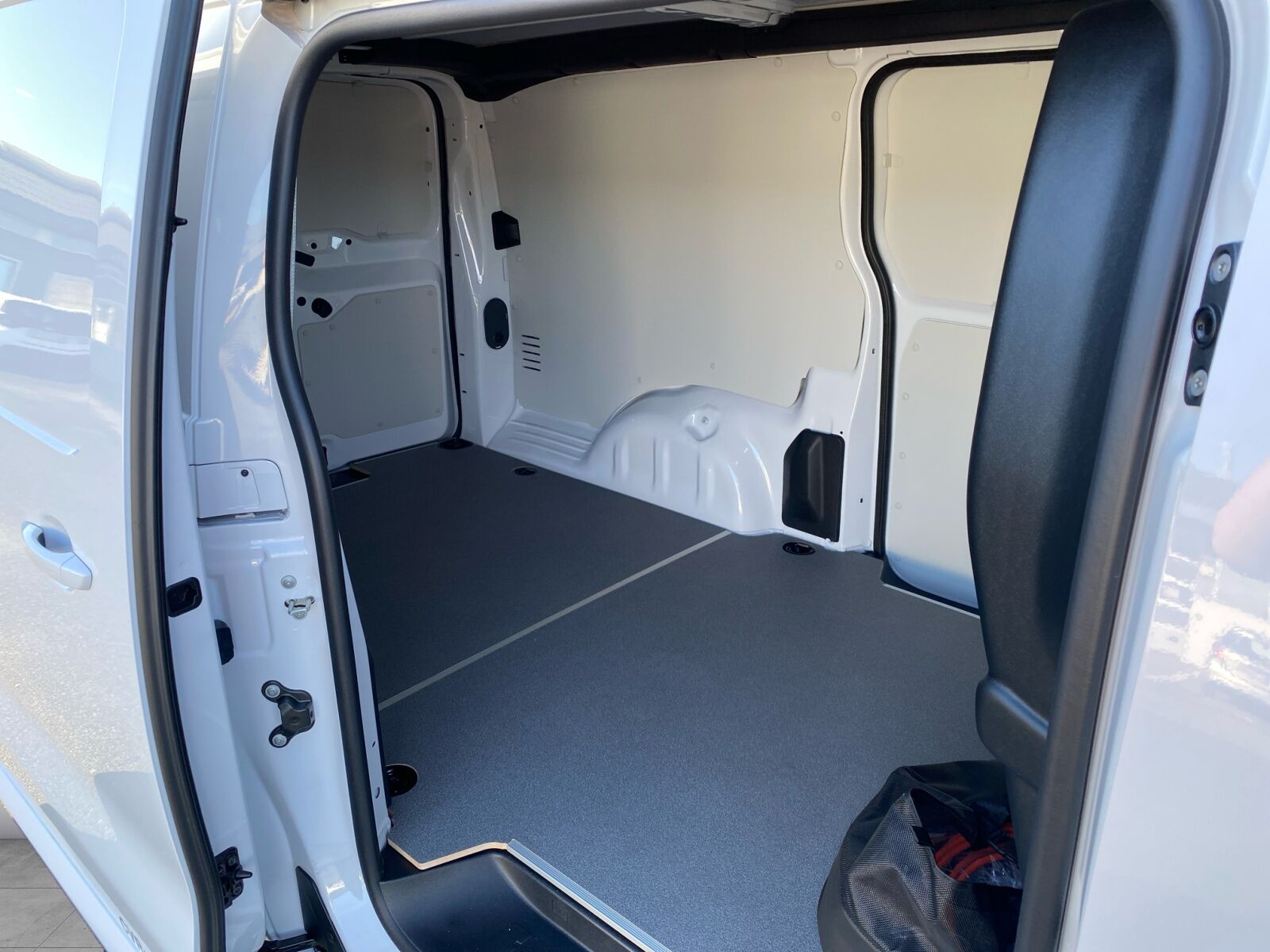 Billede af Toyota Proace Electric Long EL Comfort Master+ m/ 2 Skydedøre 136HK Van Aut.