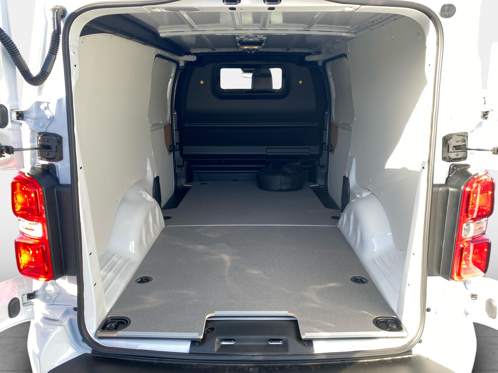 Billede af Toyota Proace Electric Long EL Comfort Master+ m/ 2 Skydedøre 136HK Van Aut.