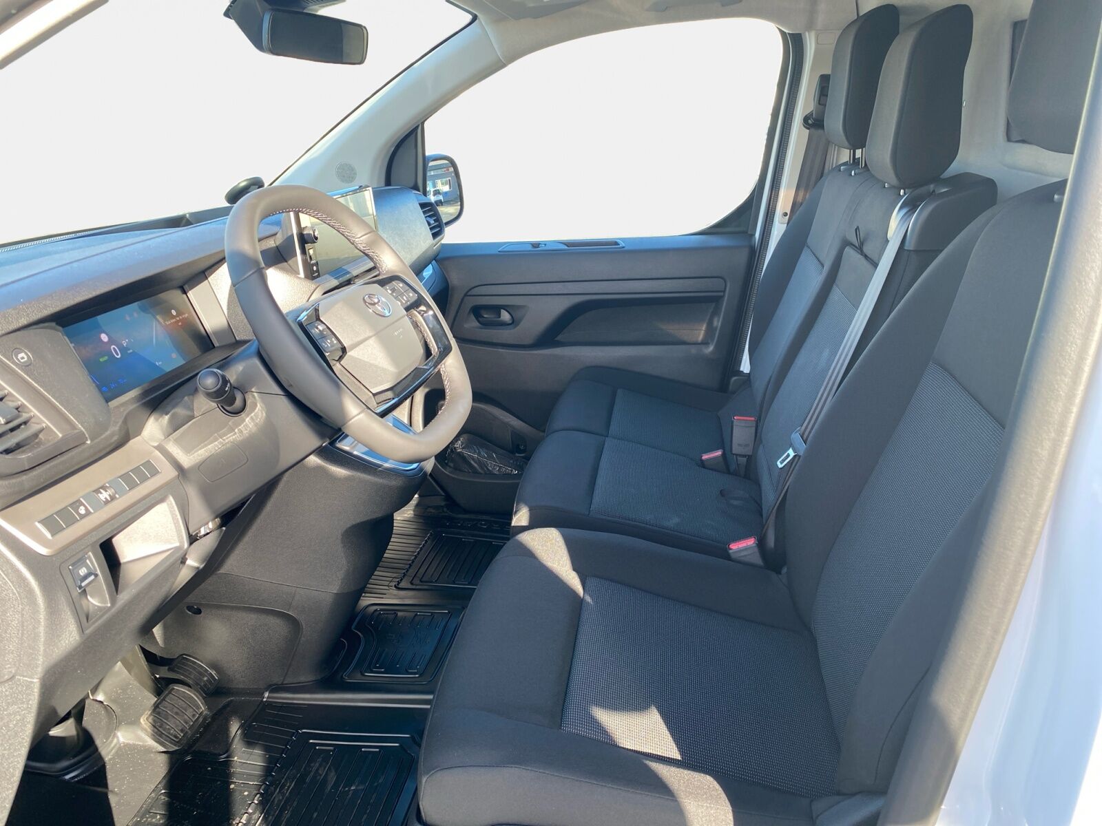 Billede af Toyota Proace Electric Long EL Comfort Master+ m/ 2 Skydedøre 136HK Van Aut.