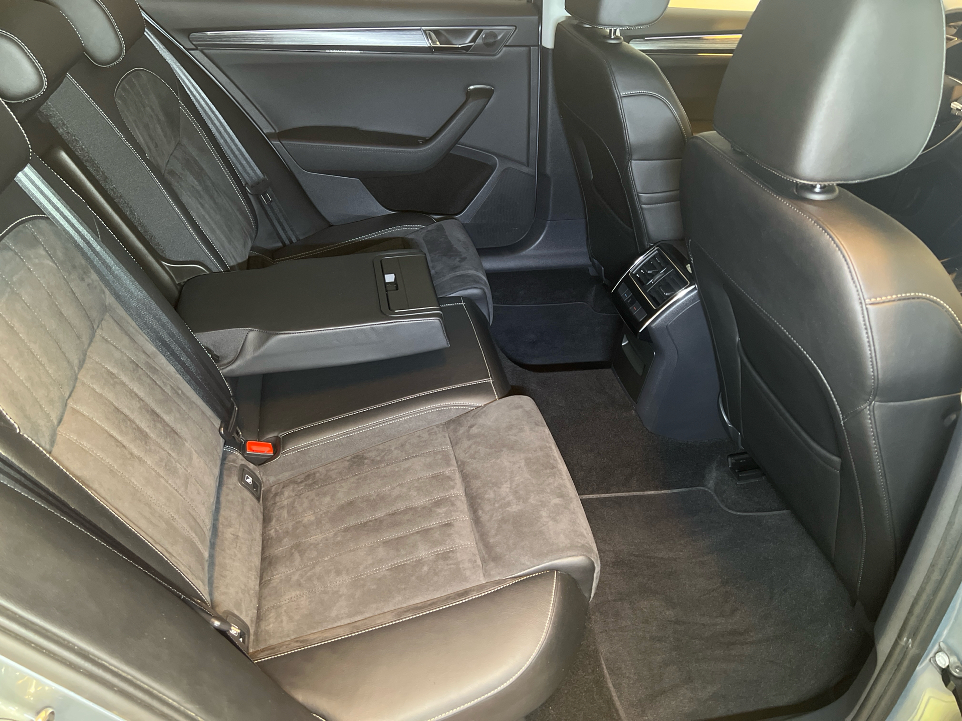 Billede af Skoda Superb Combi 2,0 TDI AdBlue Business Executive DSG 150HK Stc 7g Aut.