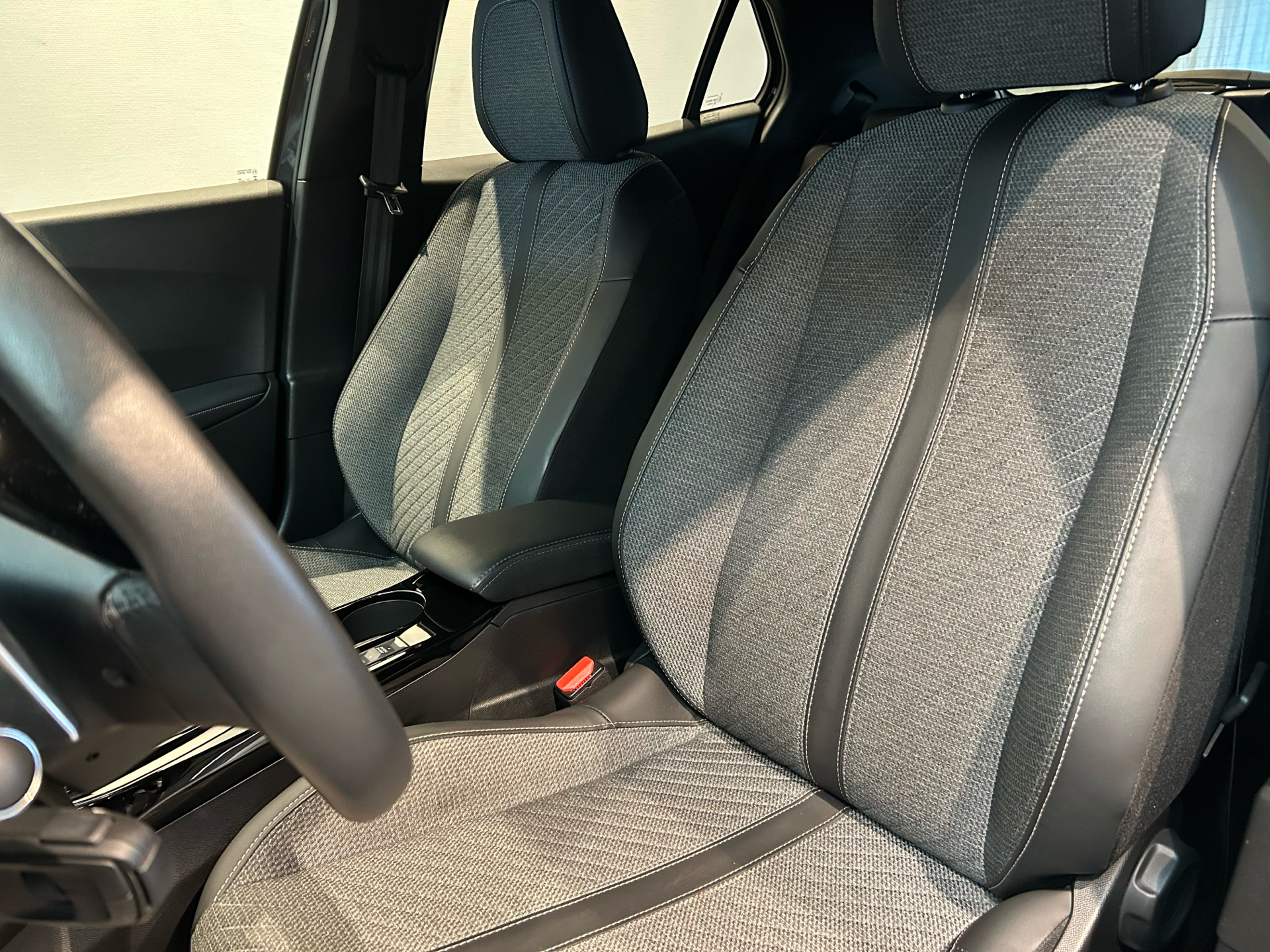 Billede af Peugeot 2008 1,2 PureTech Allure EAT8 130HK 5d 8g Aut.