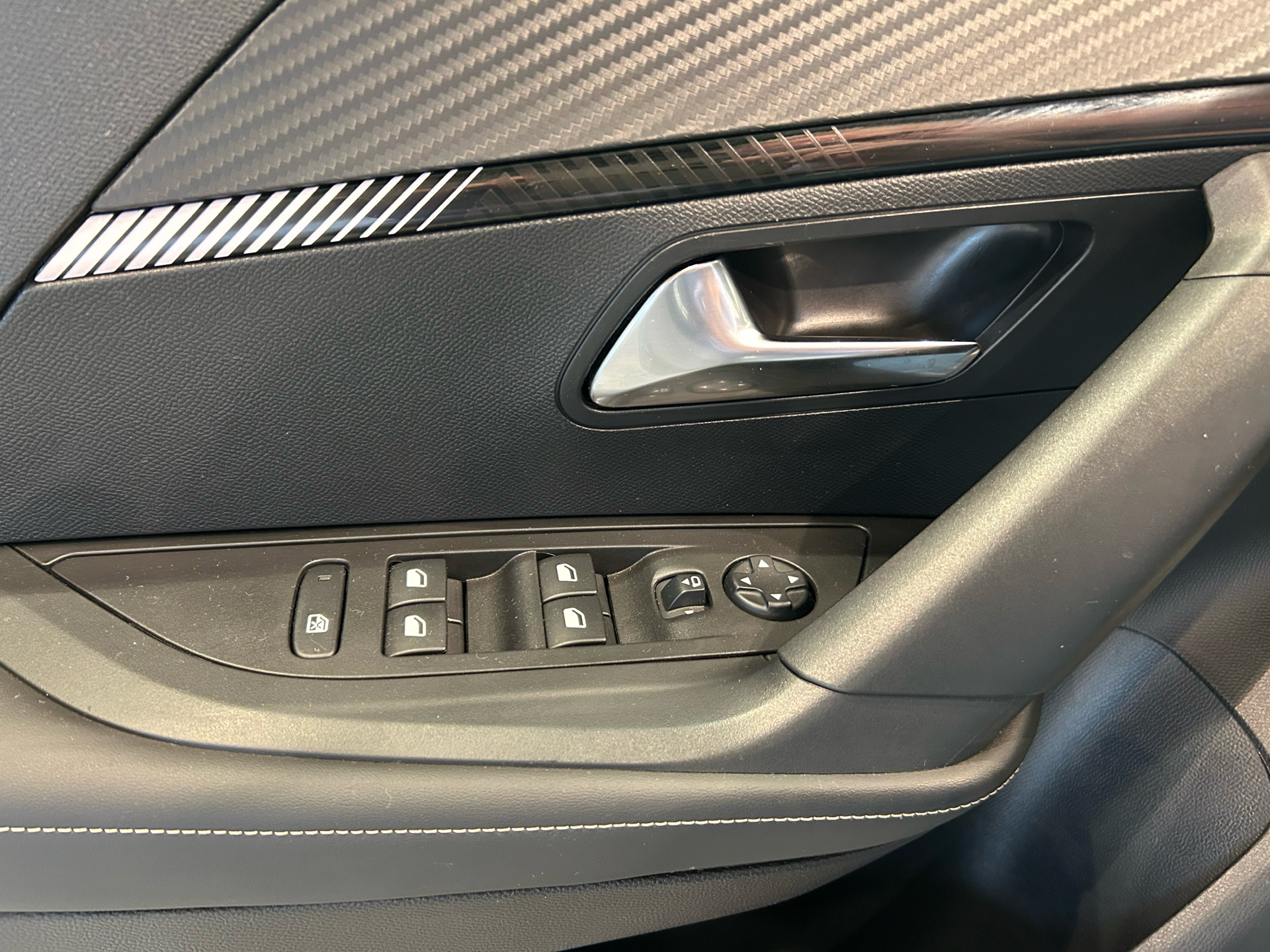 Billede af Peugeot 2008 1,2 PureTech Allure EAT8 130HK 5d 8g Aut.