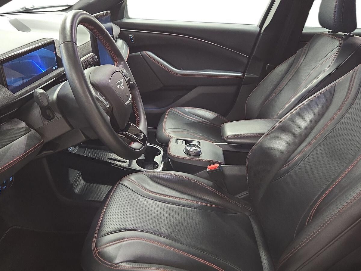 Billede af Ford Mustang Mach-E EL UR AWD 351HK 5d Aut.