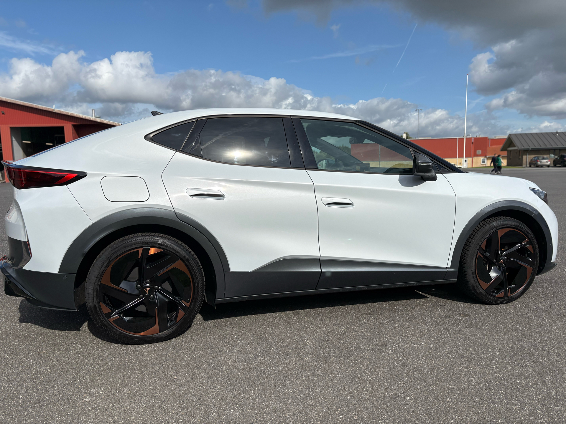 Billede af Cupra Tavascan EL VZ Adrenaline 4X4 340HK 5d Aut.