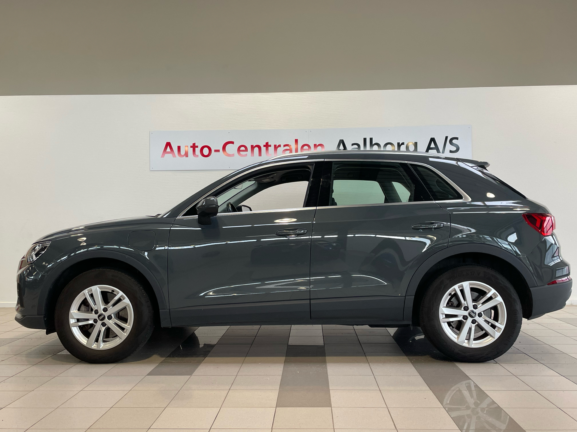 Billede af Audi Q3 1,4 45 TFSI e  Plugin-hybrid Attitude Plus S Tronic 245HK 5d 6g Aut.