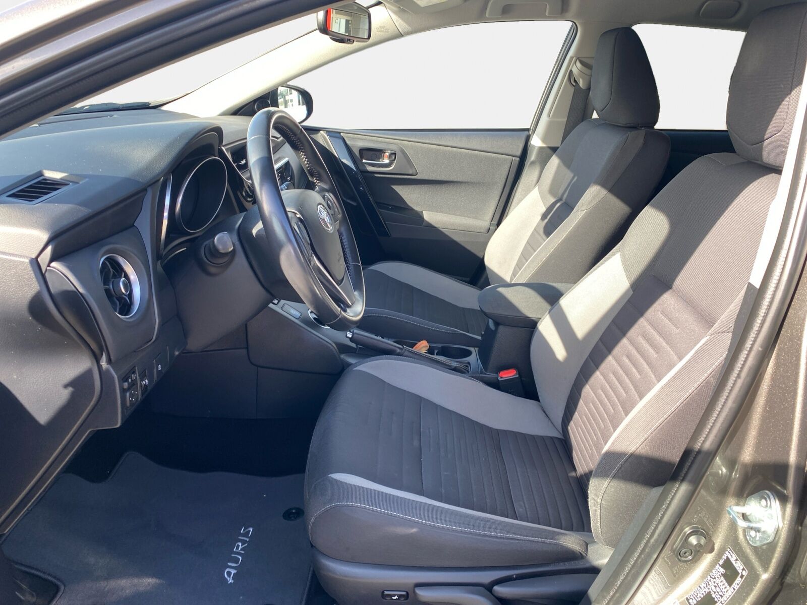 Billede af Toyota Auris Touring Sports 1,8 Hybrid H2 Comfort 136HK Stc Aut.