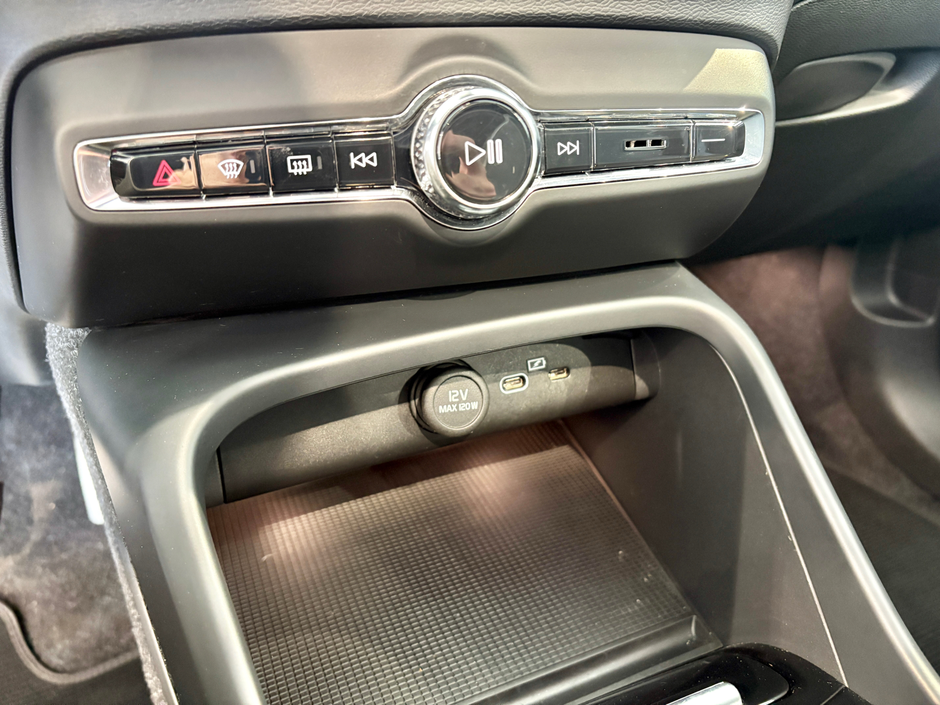 Billede af Volvo XC40 P8 Recharge Twin R-design AWD 408HK 5d Aut.