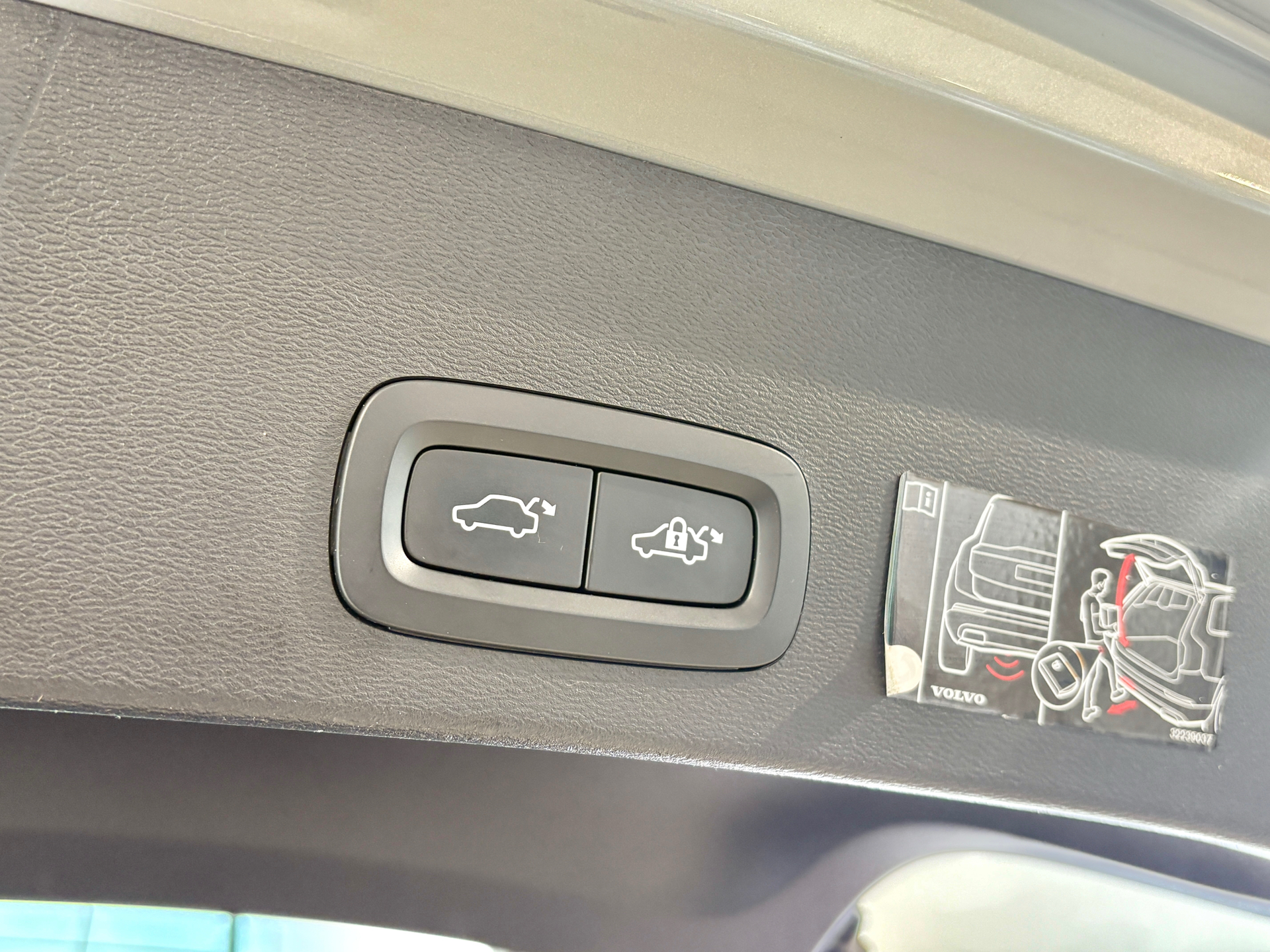 Billede af Volvo XC40 P8 Recharge Twin R-design AWD 408HK 5d Aut.