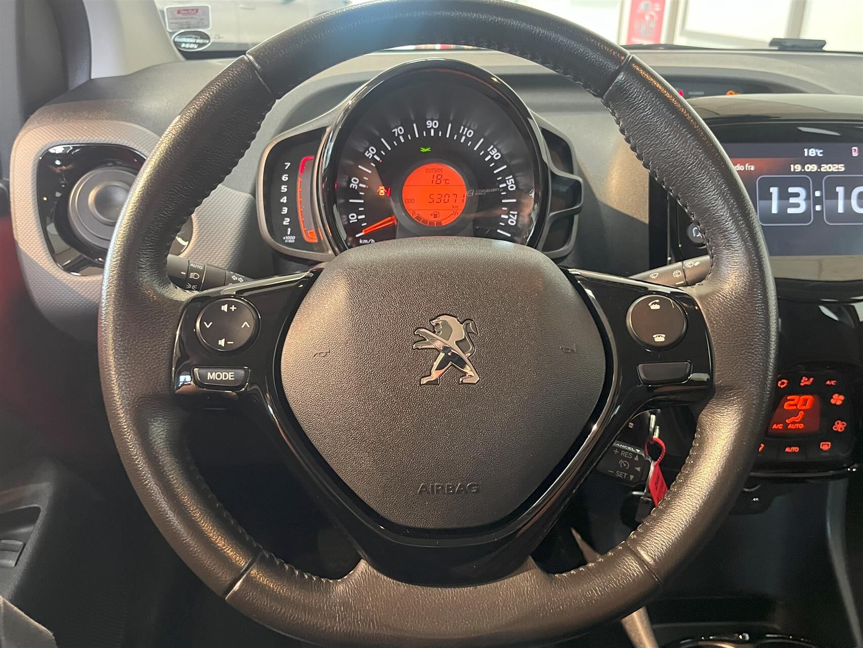 Billede af Peugeot 108 1,0 e-Vti Infinity 72HK 5d