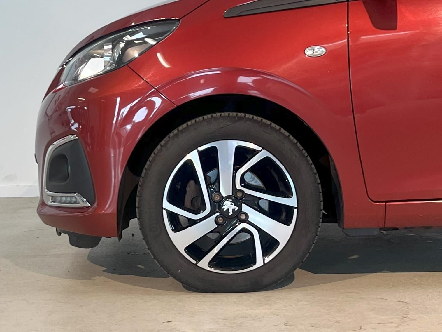 Billede af Peugeot 108 1,0 e-Vti Infinity 72HK 5d
