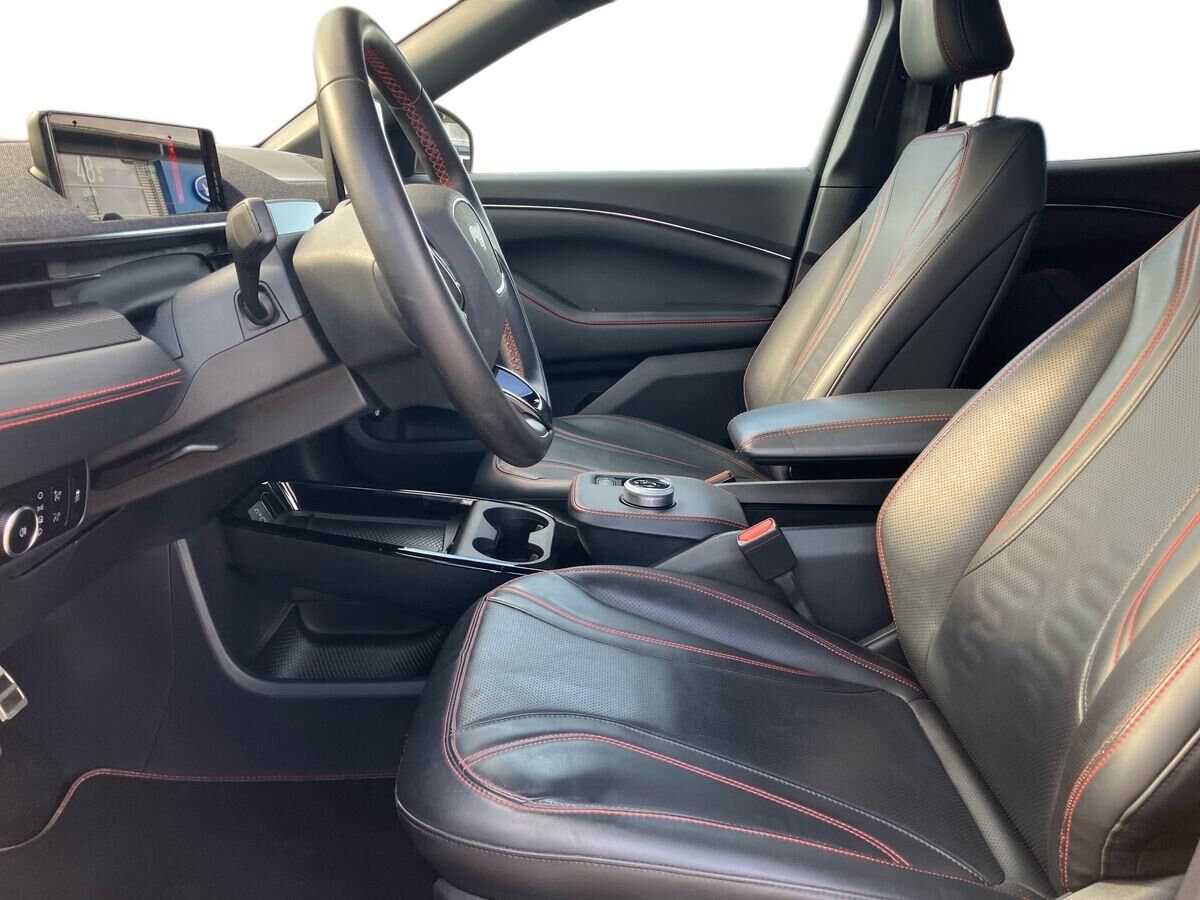 Billede af Ford Mustang Mach-E EL UR Premium AWD 351HK 5d Aut.