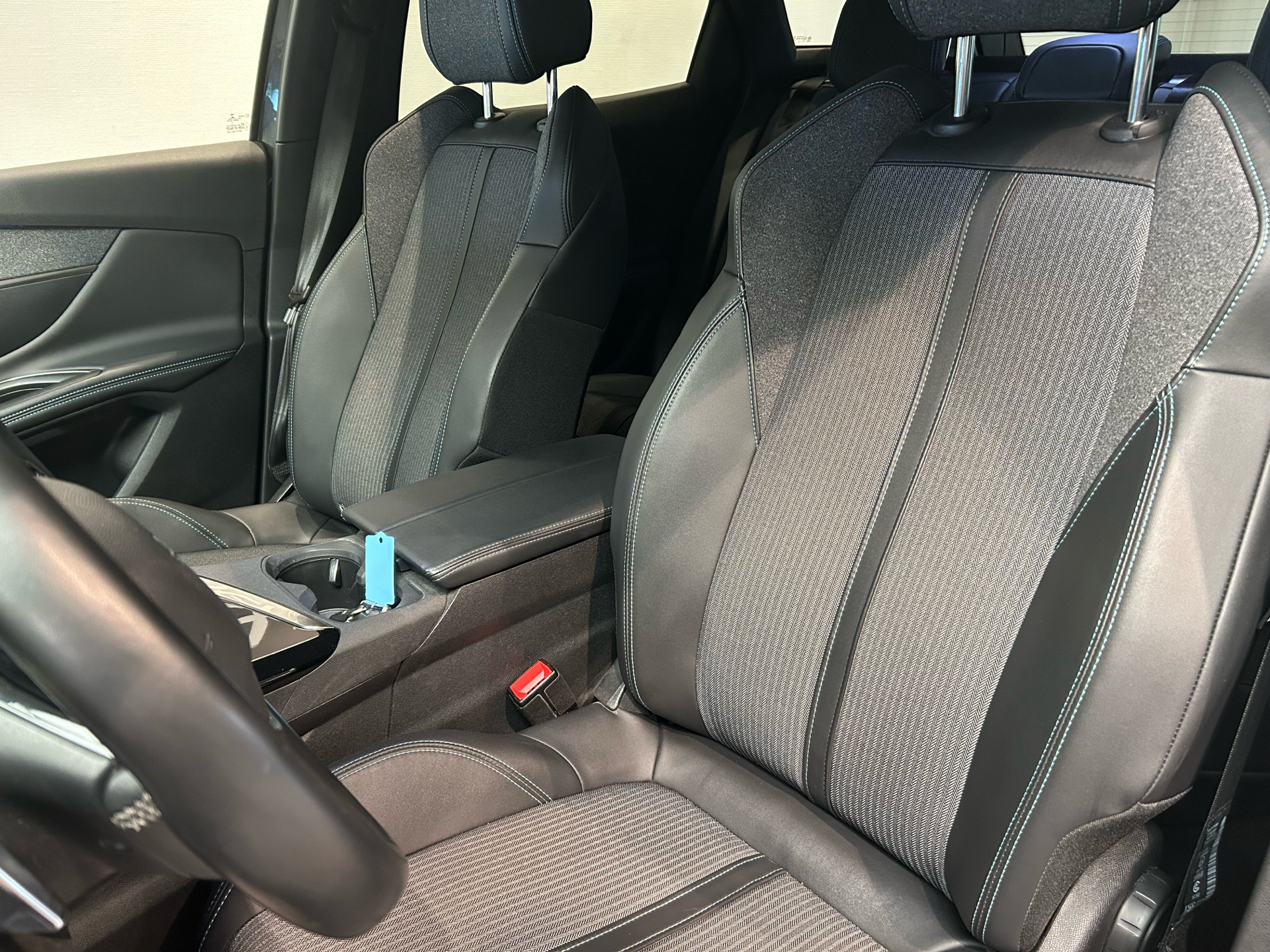Billede af Peugeot 3008 1,6 PureTech  Plugin-hybrid Selection Sport EAT8 225HK 5d 8g Aut.