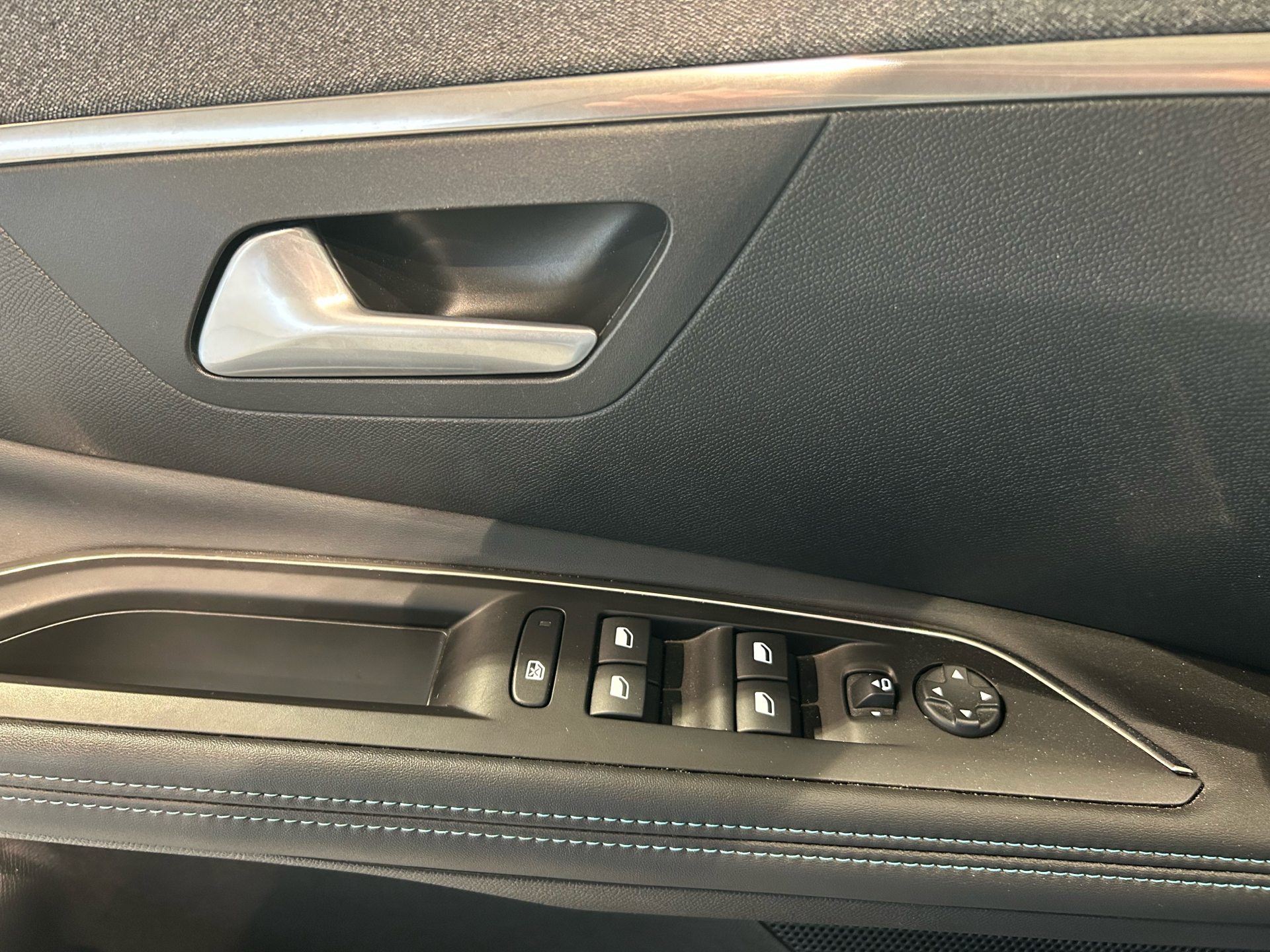 Billede af Peugeot 3008 1,6 PureTech  Plugin-hybrid Selection Sport EAT8 225HK 5d 8g Aut.