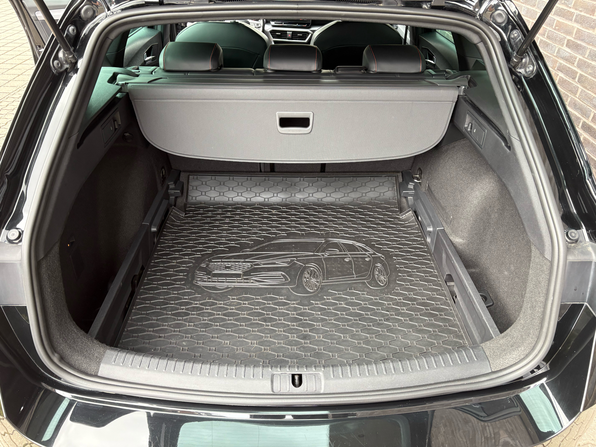 Billede af Seat Leon Sportstourer 1,5 e-TSI  Mild hybrid FR DSG 150HK Stc 7g Aut.