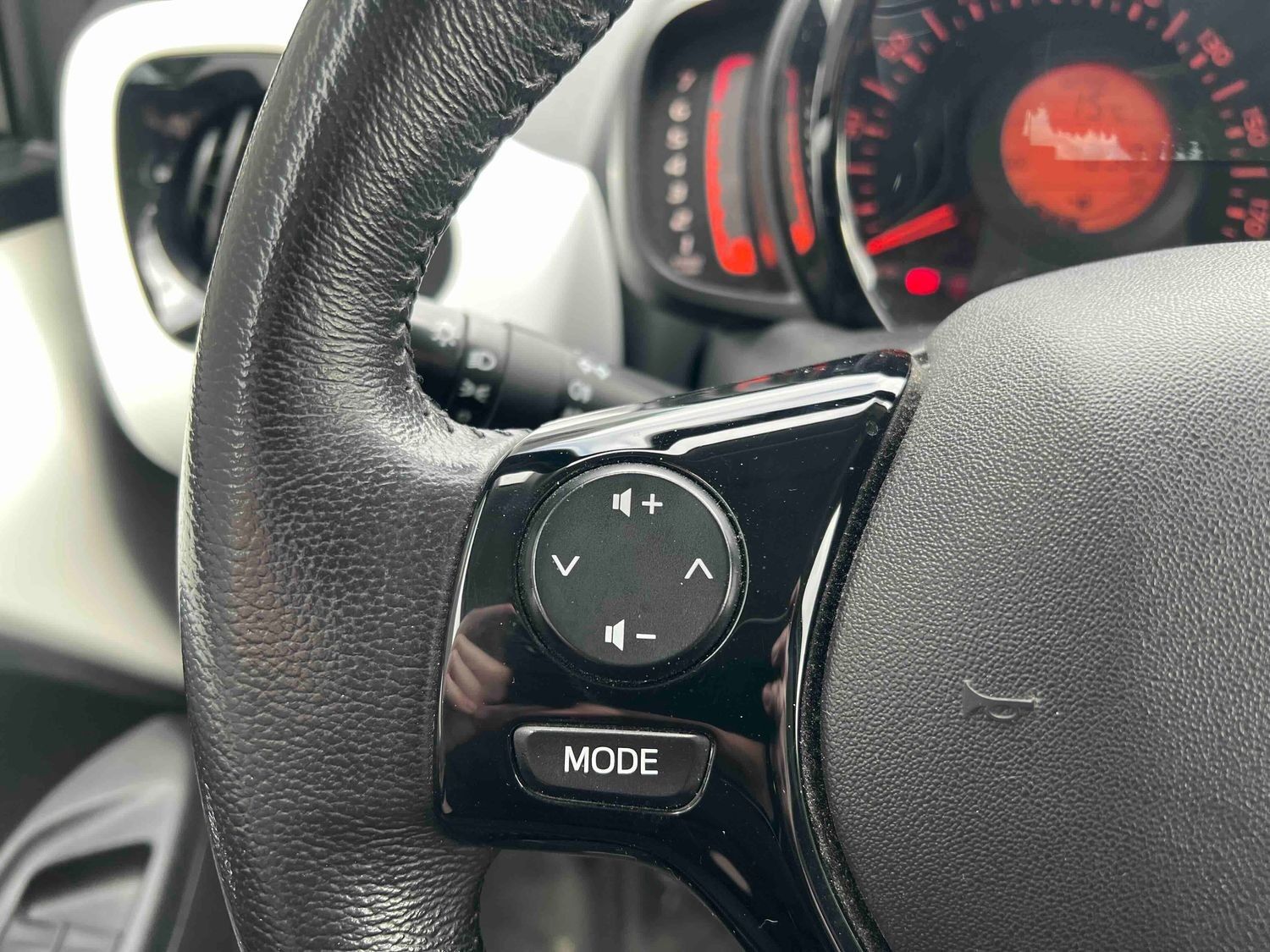 Billede af Peugeot 108 1,0 e-Vti White Edition 69HK 5d