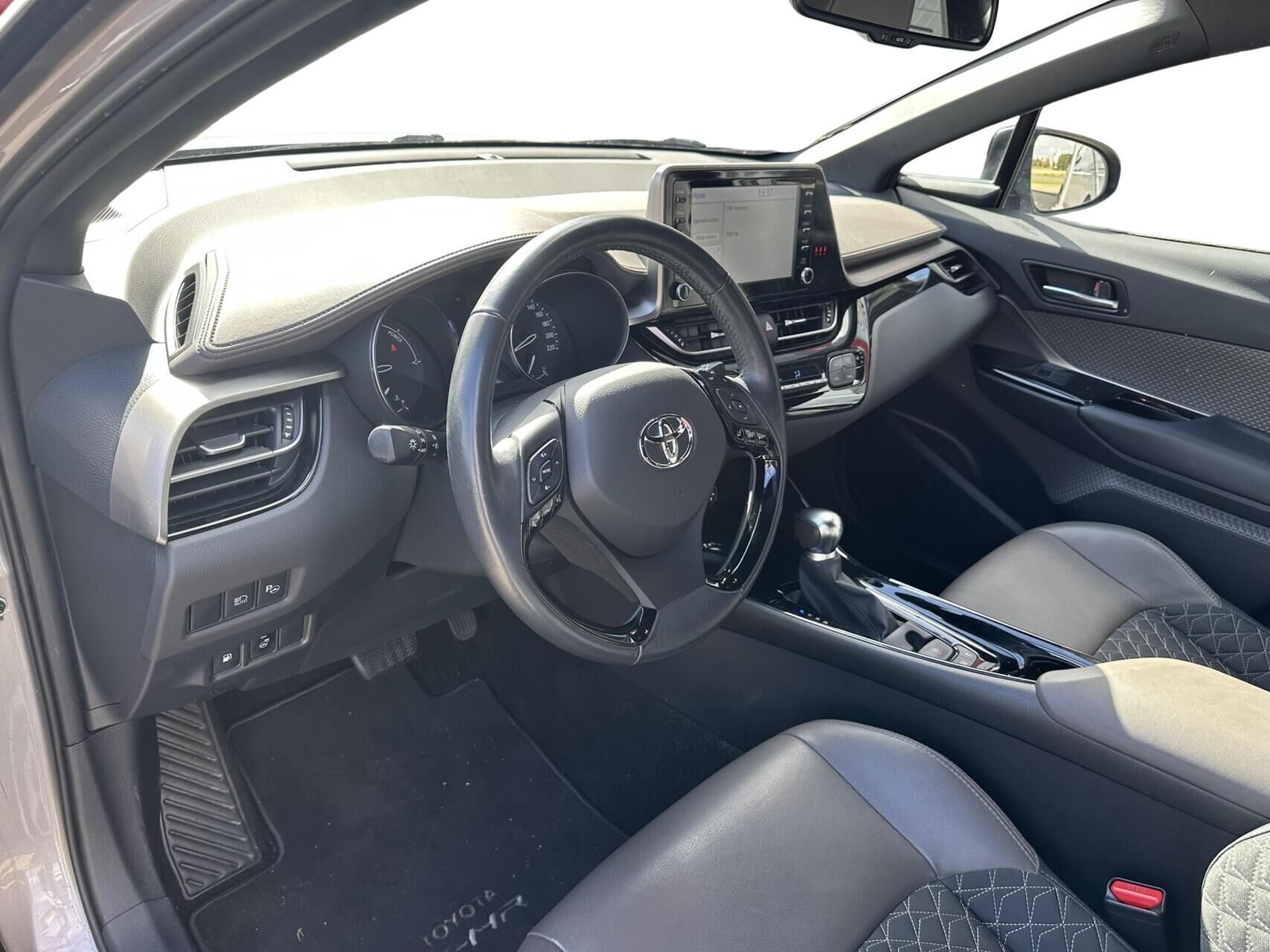 Billede af Toyota C-HR 2,0 Hybrid C-HIC Multidrive S 184HK 5d Aut.