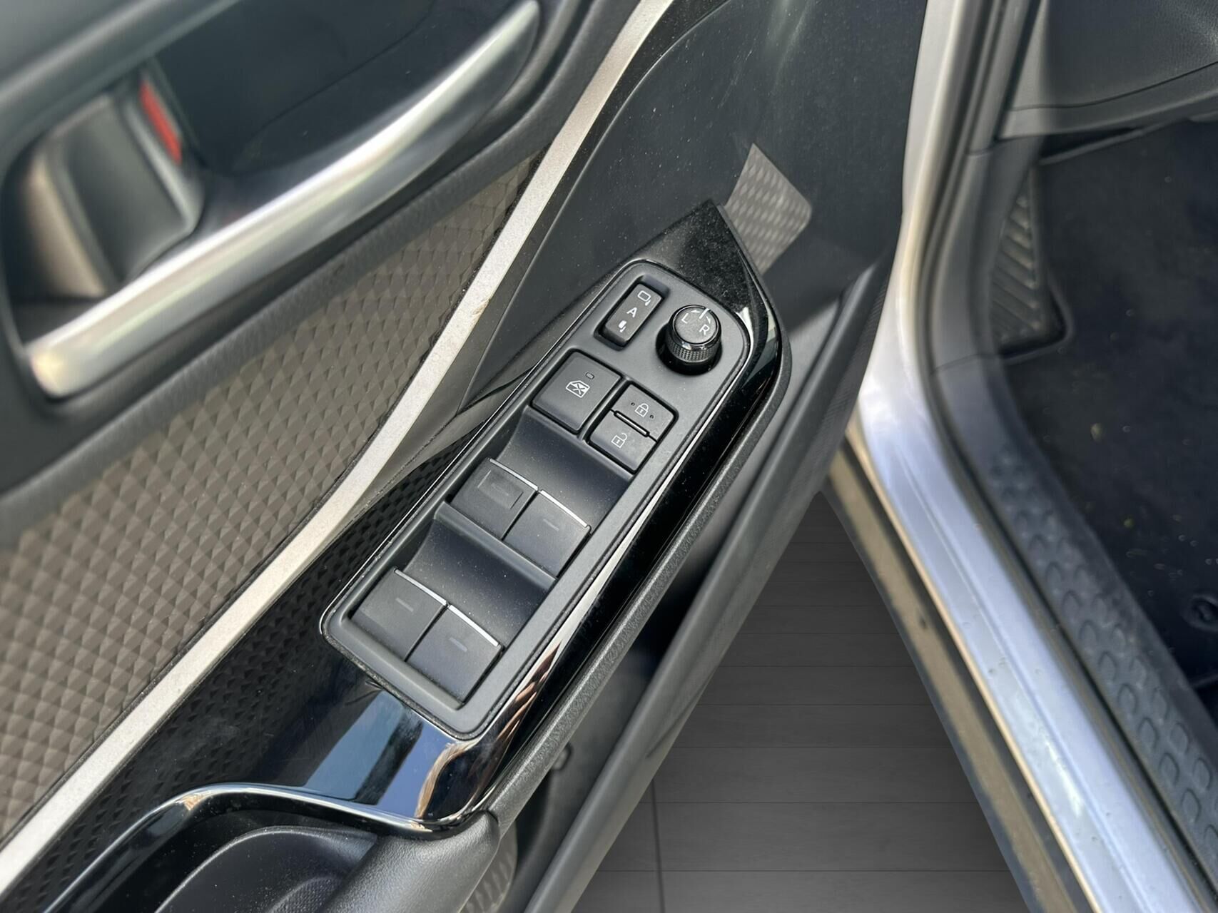 Billede af Toyota C-HR 2,0 Hybrid C-HIC Multidrive S 184HK 5d Aut.