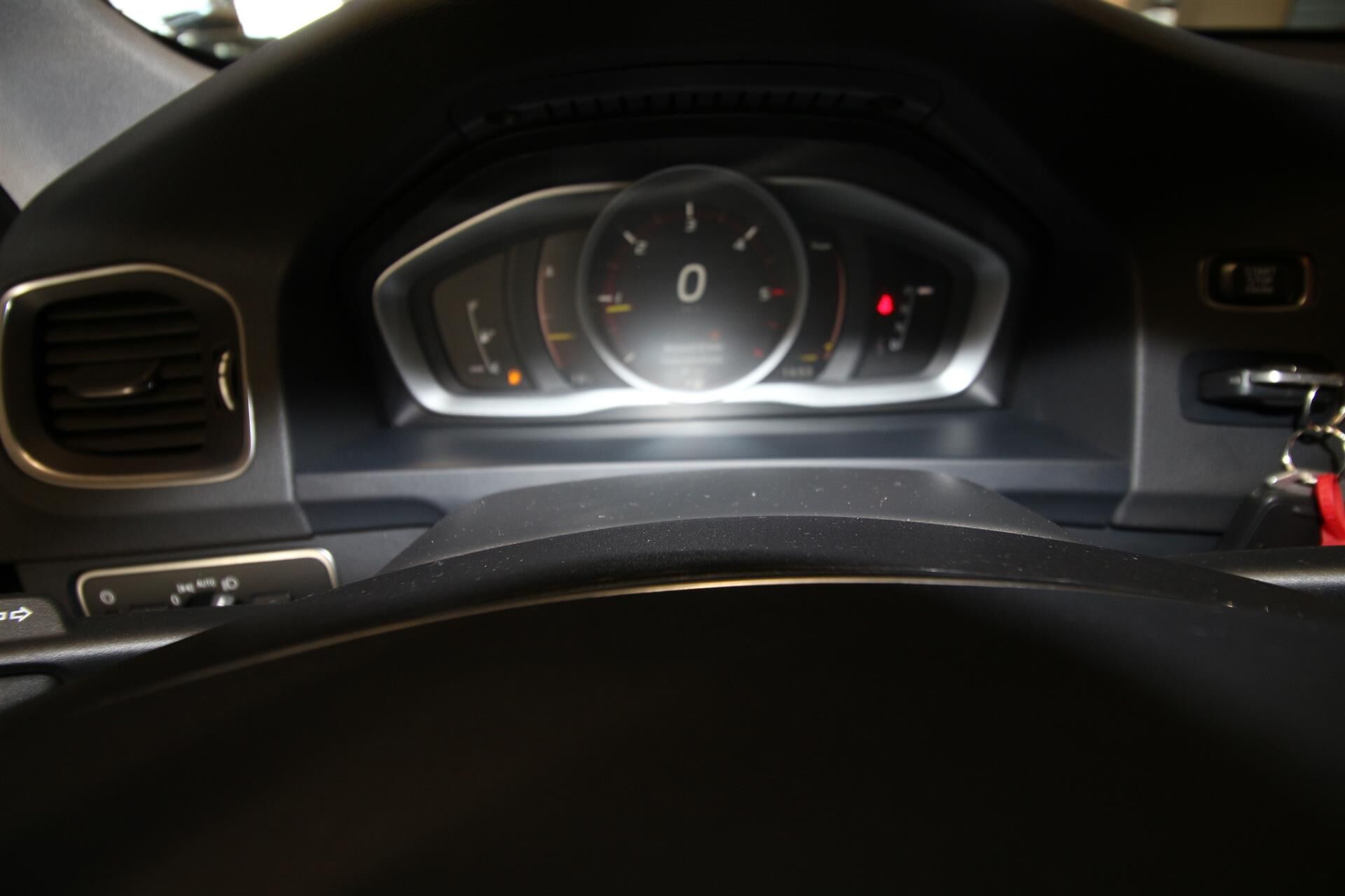 Billede af Volvo V60 Cross Country 2,0 D3 Momentum 150HK Stc 8g Aut.