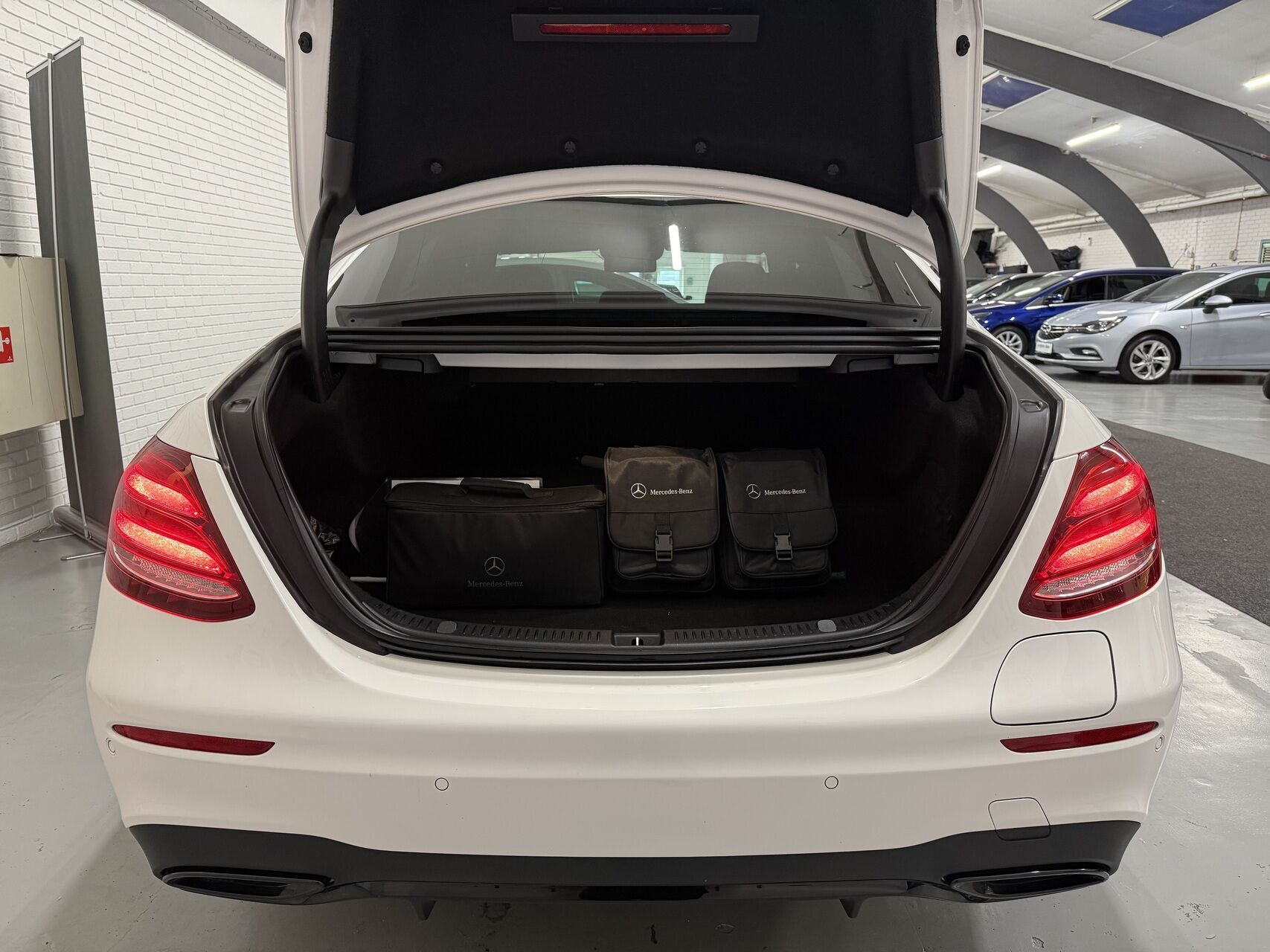 Billede af Mercedes-Benz E300 de 2,0 Plugin-hybrid AMG Line 9G-Tronic 306HK 9g Aut.