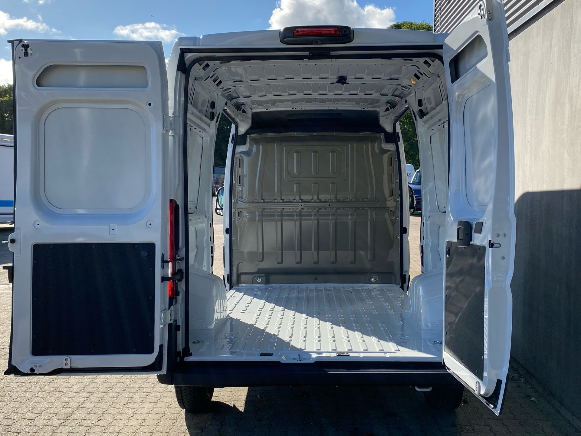 Billede af Fiat Ducato 35M L2H2 2,2 Multijet Pro+ 180HK Van 8g Aut.