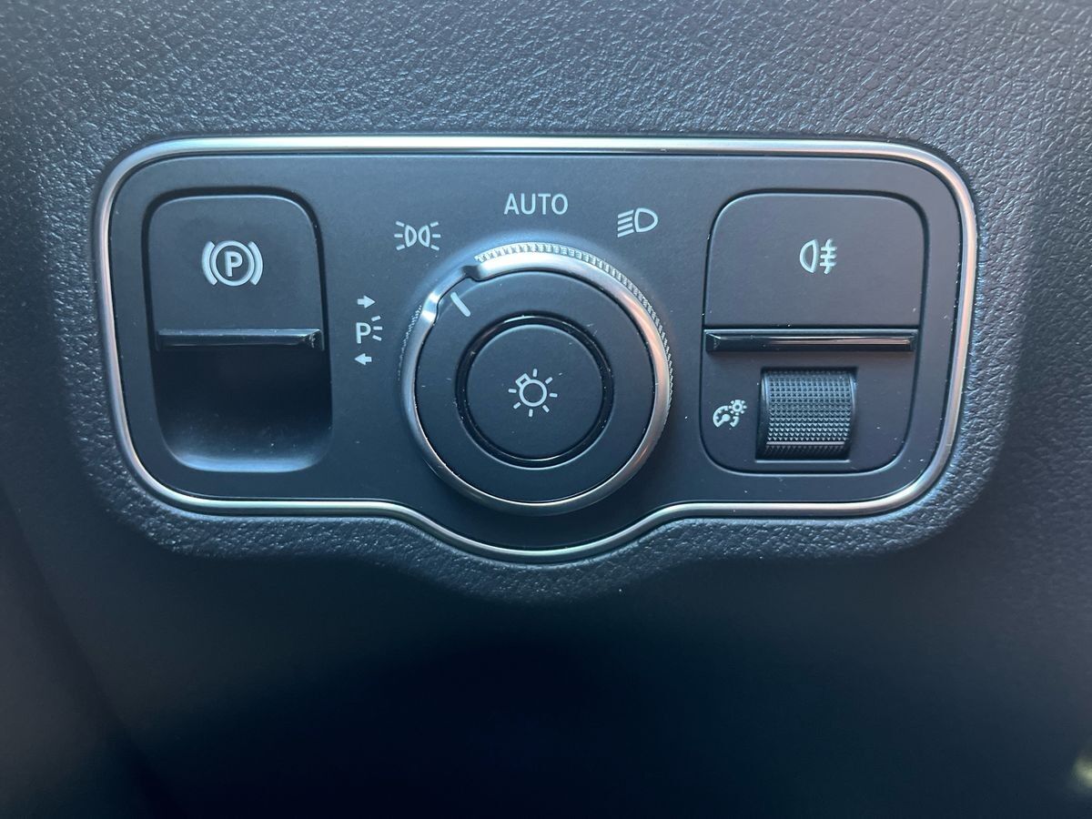 Billede af Mercedes-Benz EQB 350 7 pers. EL AMG Line 4Matic 292HK 5d Aut.