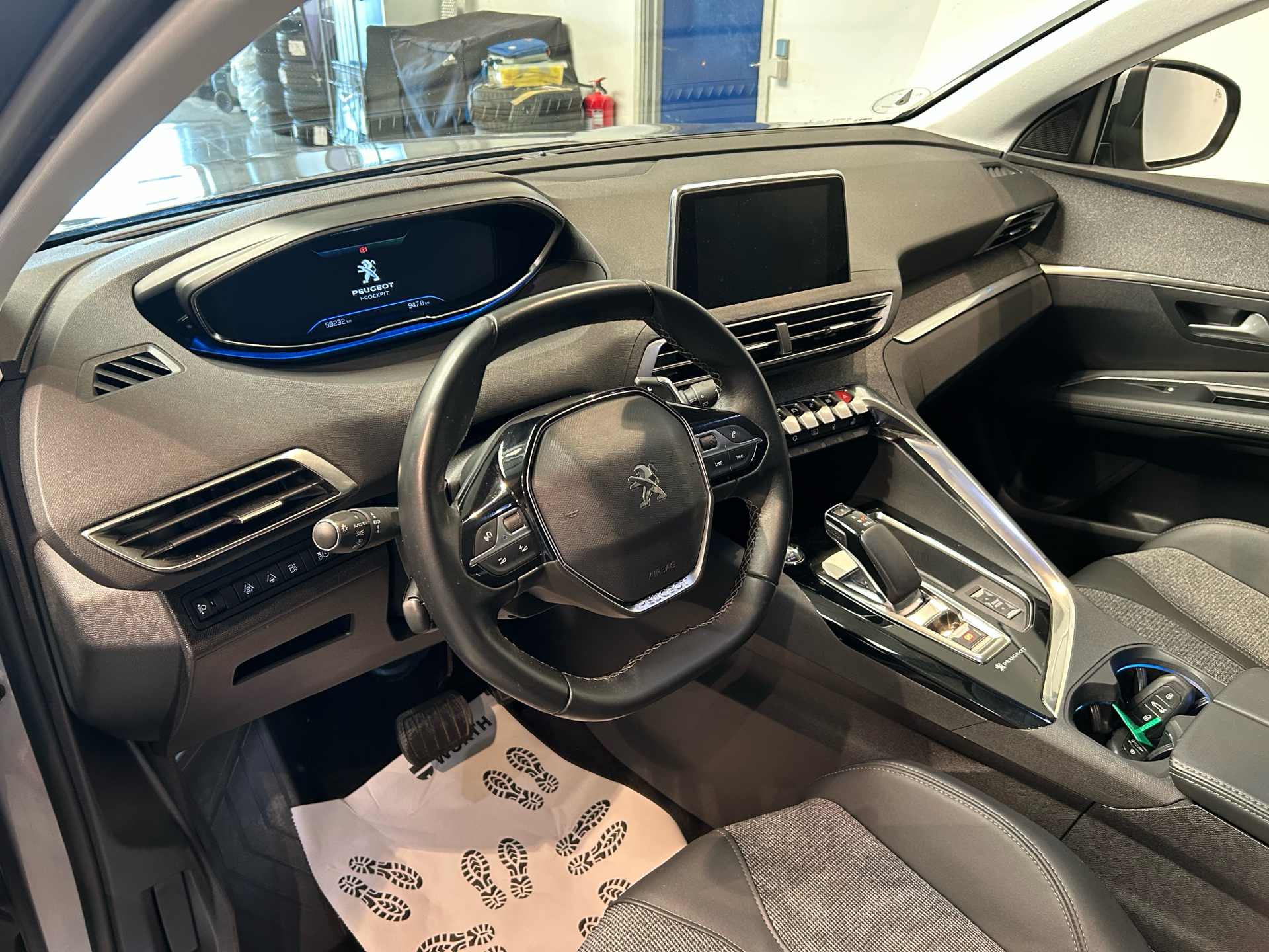Billede af Peugeot 3008 1,6 PureTech  Plugin-hybrid Allure LTD EAT8 225HK 5d 8g Aut.