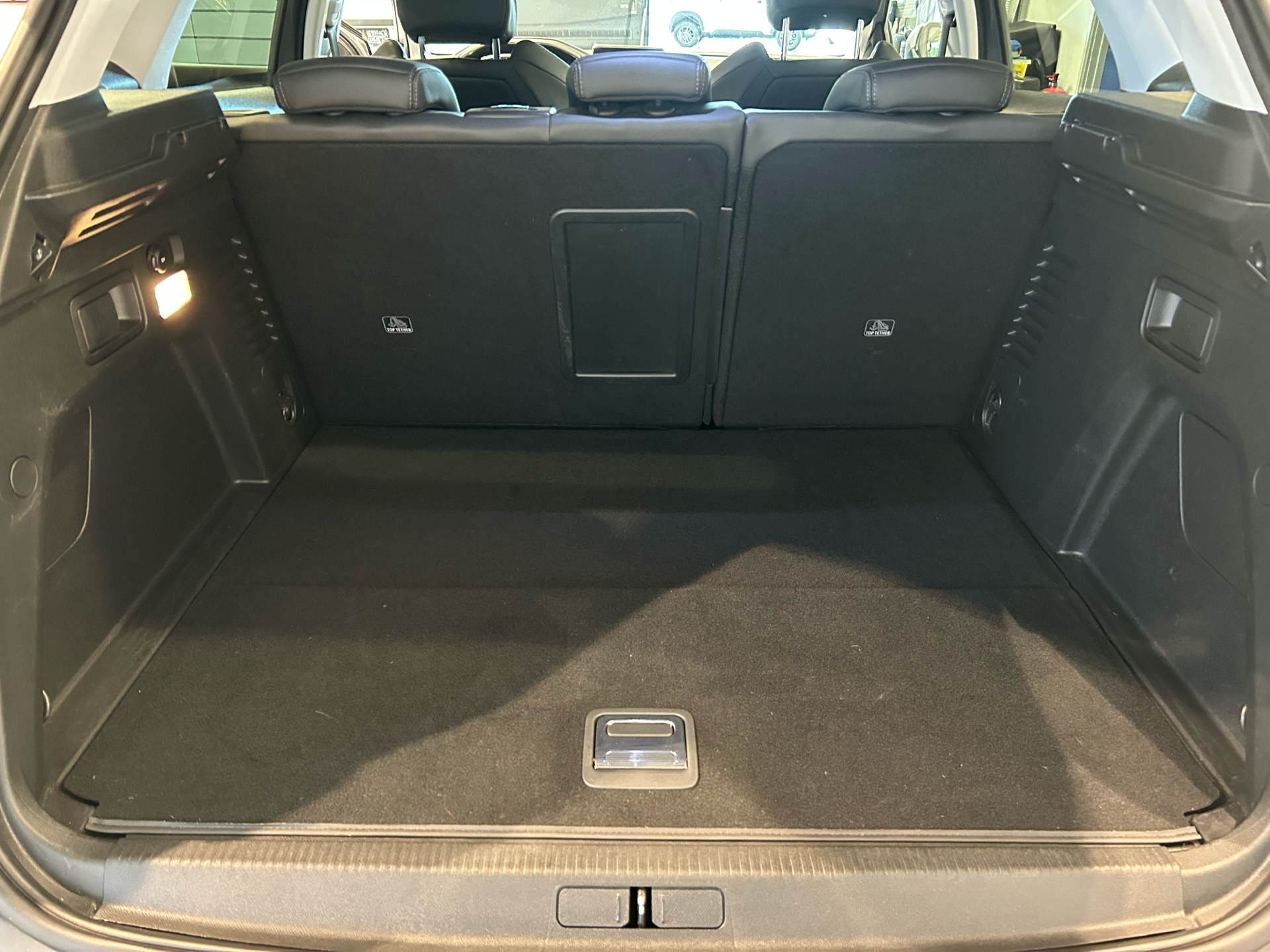 Billede af Peugeot 3008 1,6 PureTech  Plugin-hybrid Allure LTD EAT8 225HK 5d 8g Aut.