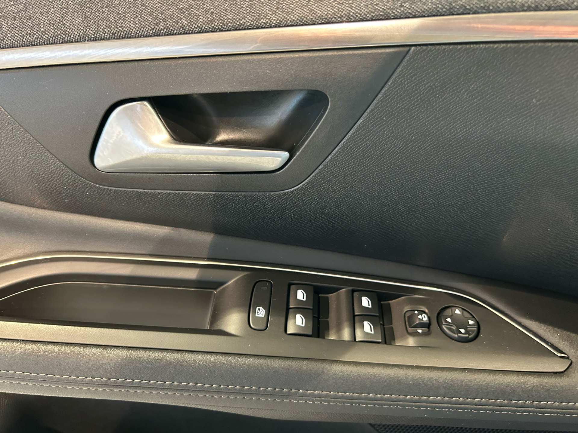 Billede af Peugeot 3008 1,6 PureTech  Plugin-hybrid Allure LTD EAT8 225HK 5d 8g Aut.