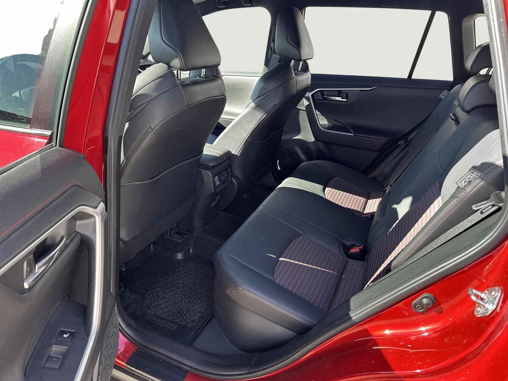 Billede af Toyota RAV4 Plug-in 2,5 Plugin-hybrid Active Comfort AWD 306HK 5d 6g Aut.