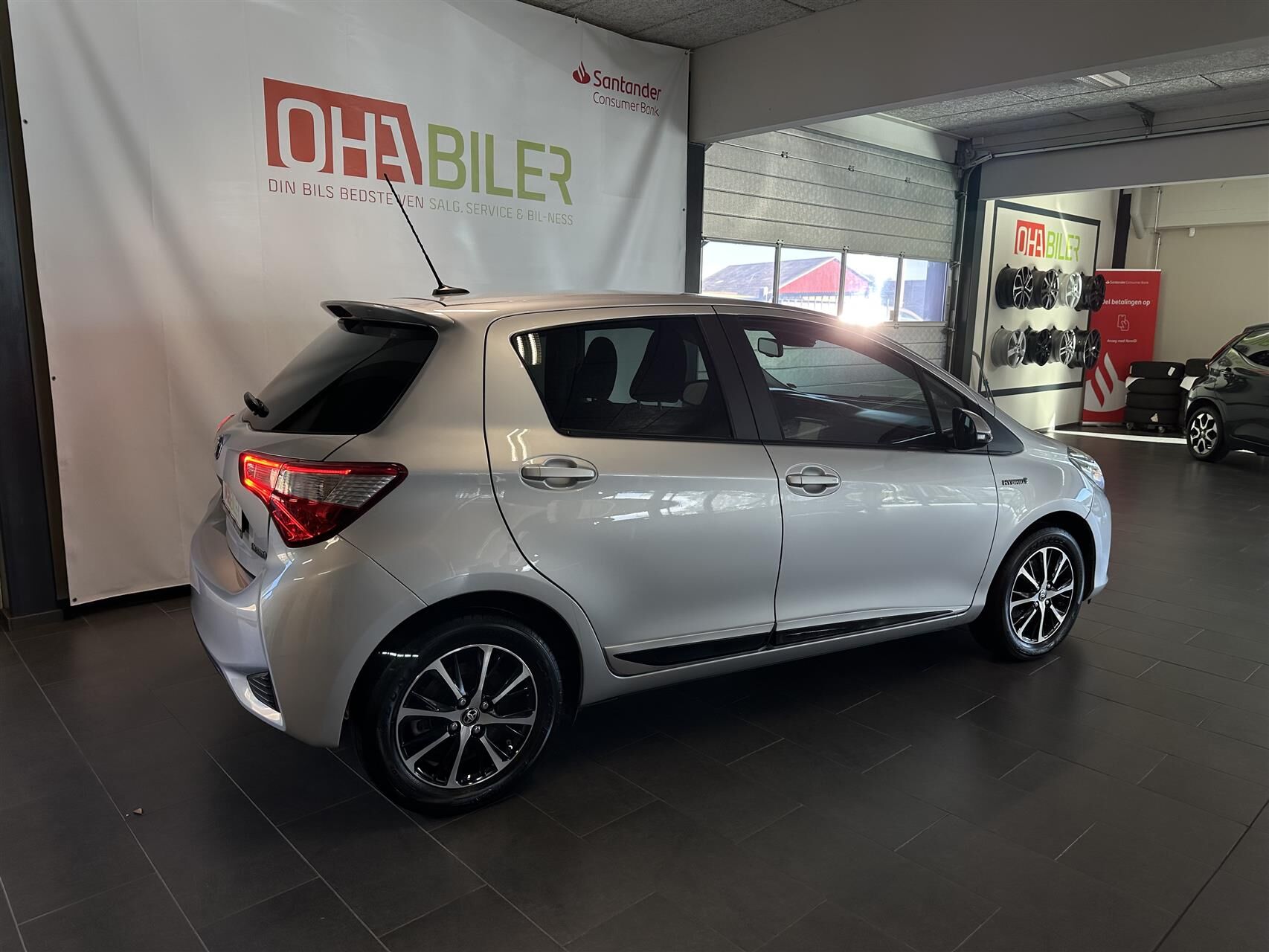 Billede af Toyota Yaris 1,5 B/EL H2 Premium E-CVT 100HK 5d Trinl. Gear