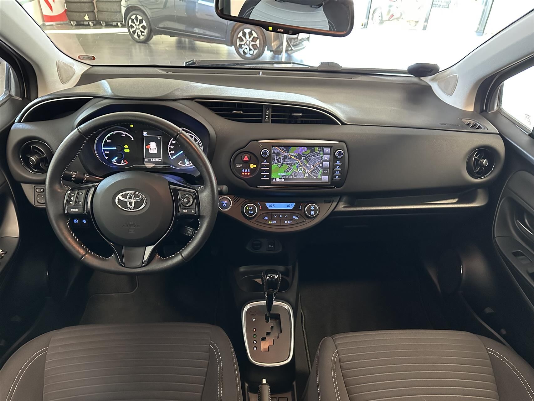 Billede af Toyota Yaris 1,5 B/EL H2 Premium E-CVT 100HK 5d Trinl. Gear